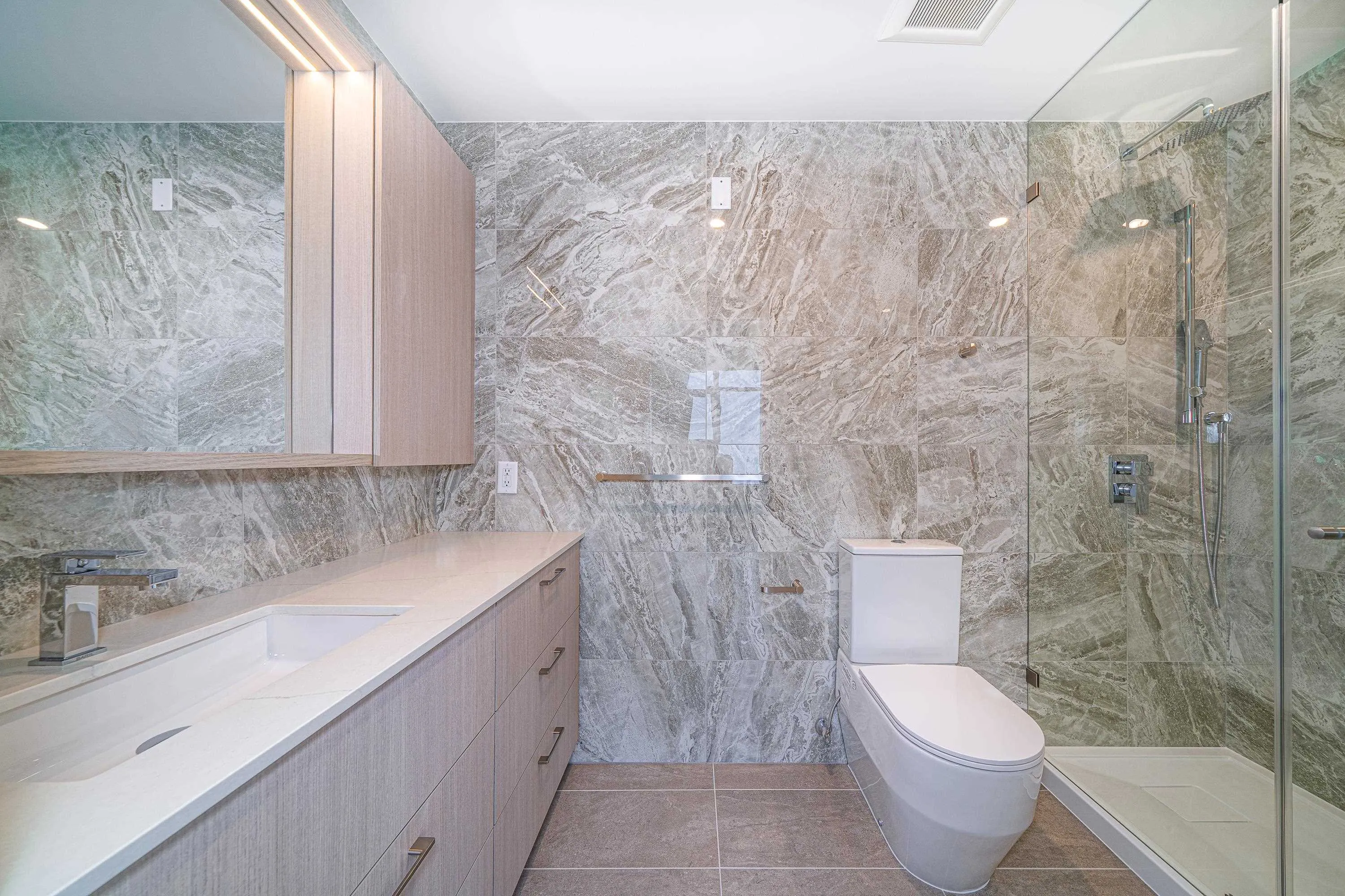 3506 6468 Willingdon Avenue