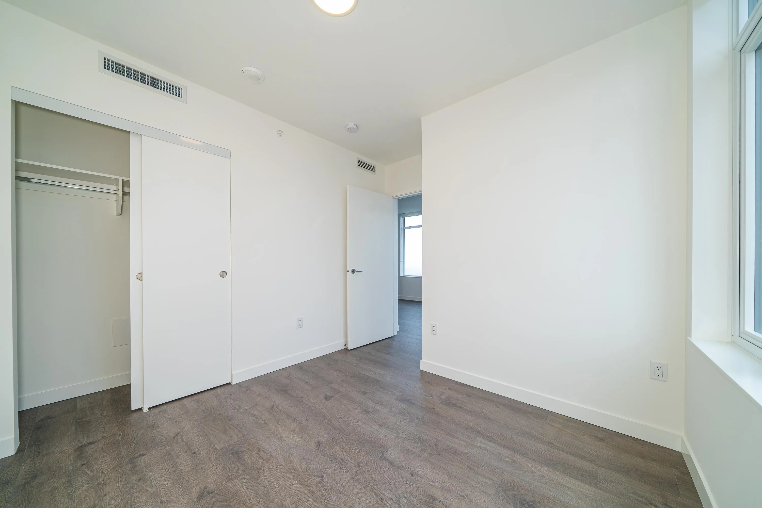 3506 6468 Willingdon Avenue