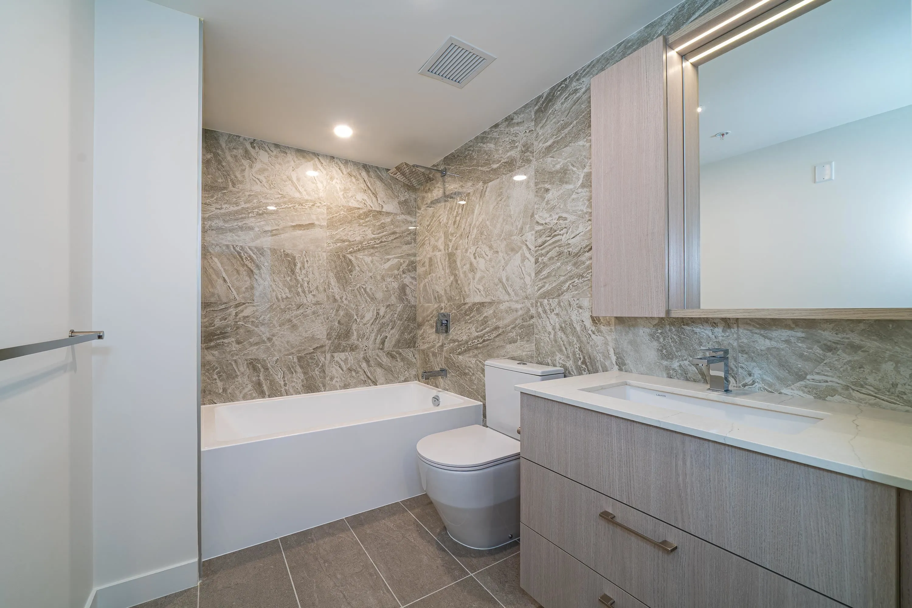 3506 6468 Willingdon Avenue