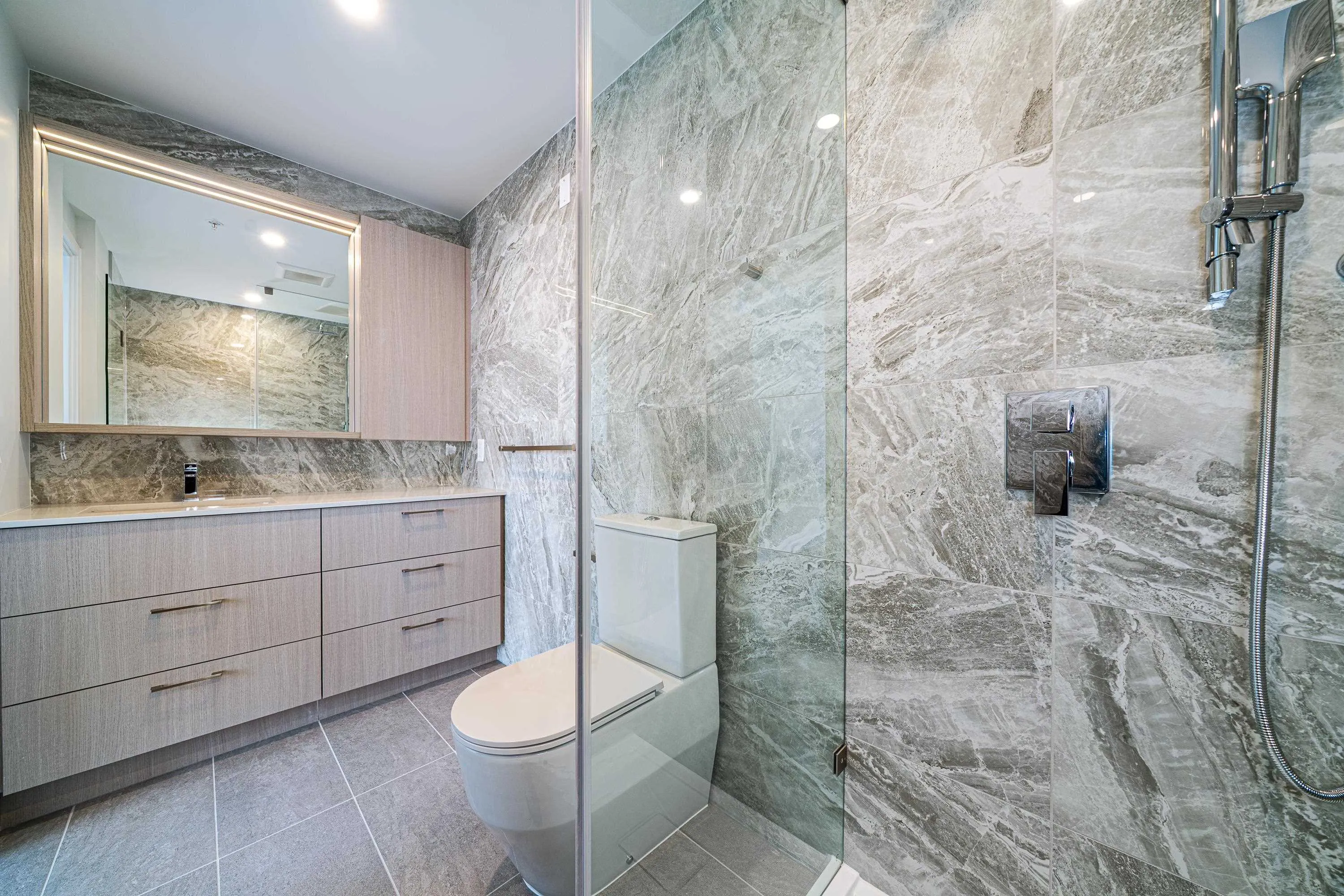 3506 6468 Willingdon Avenue