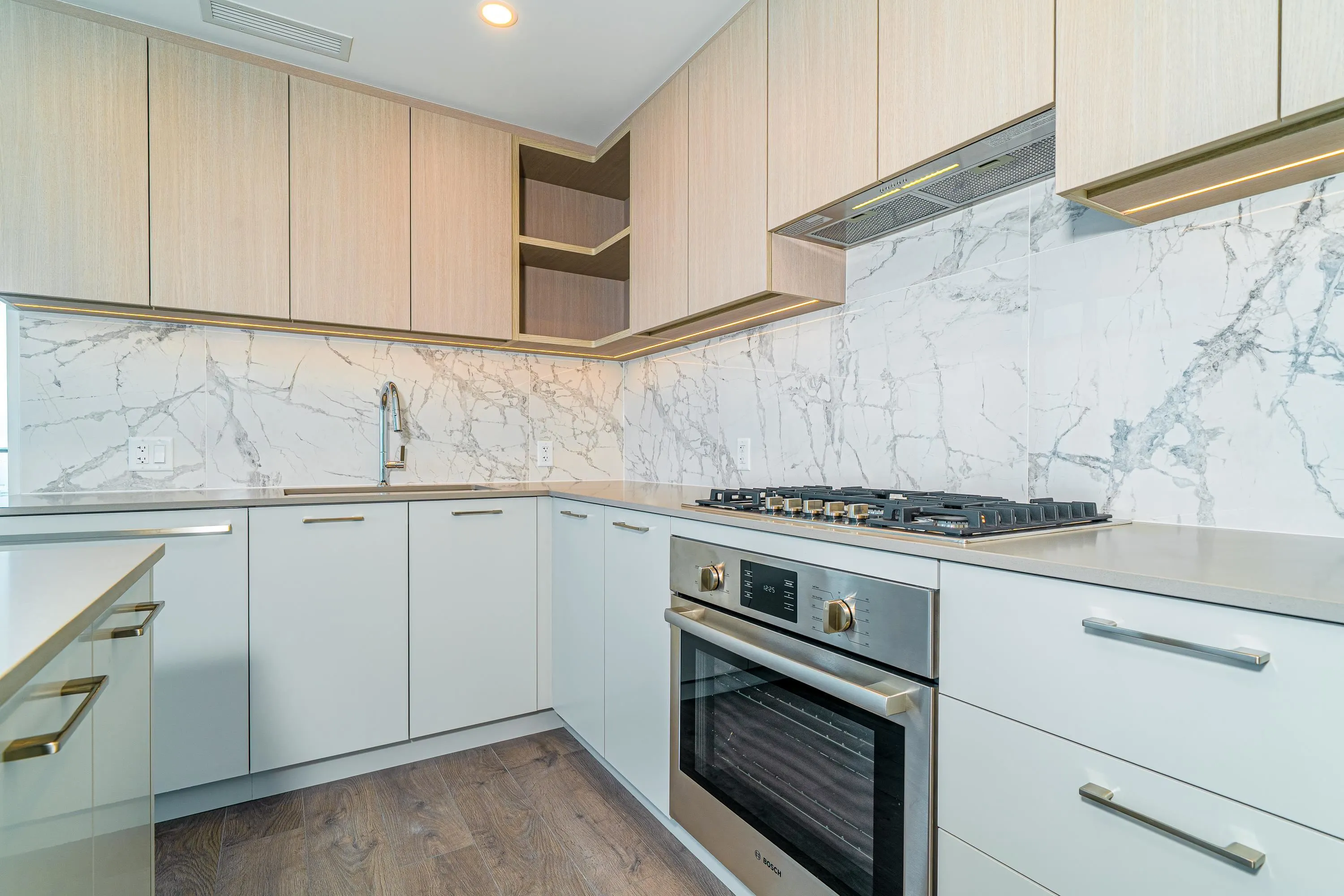 3506 6468 Willingdon Avenue