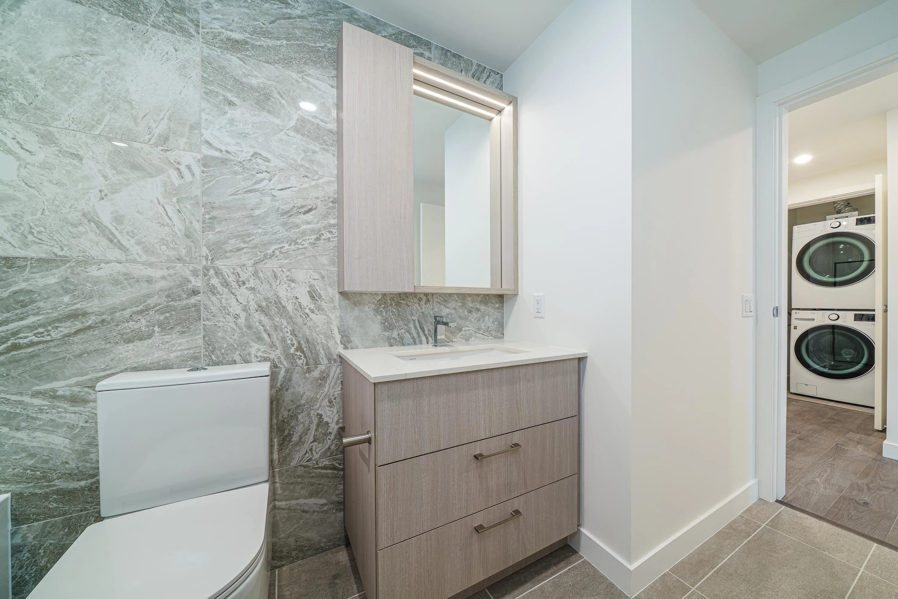 3506 6468 Willingdon Avenue