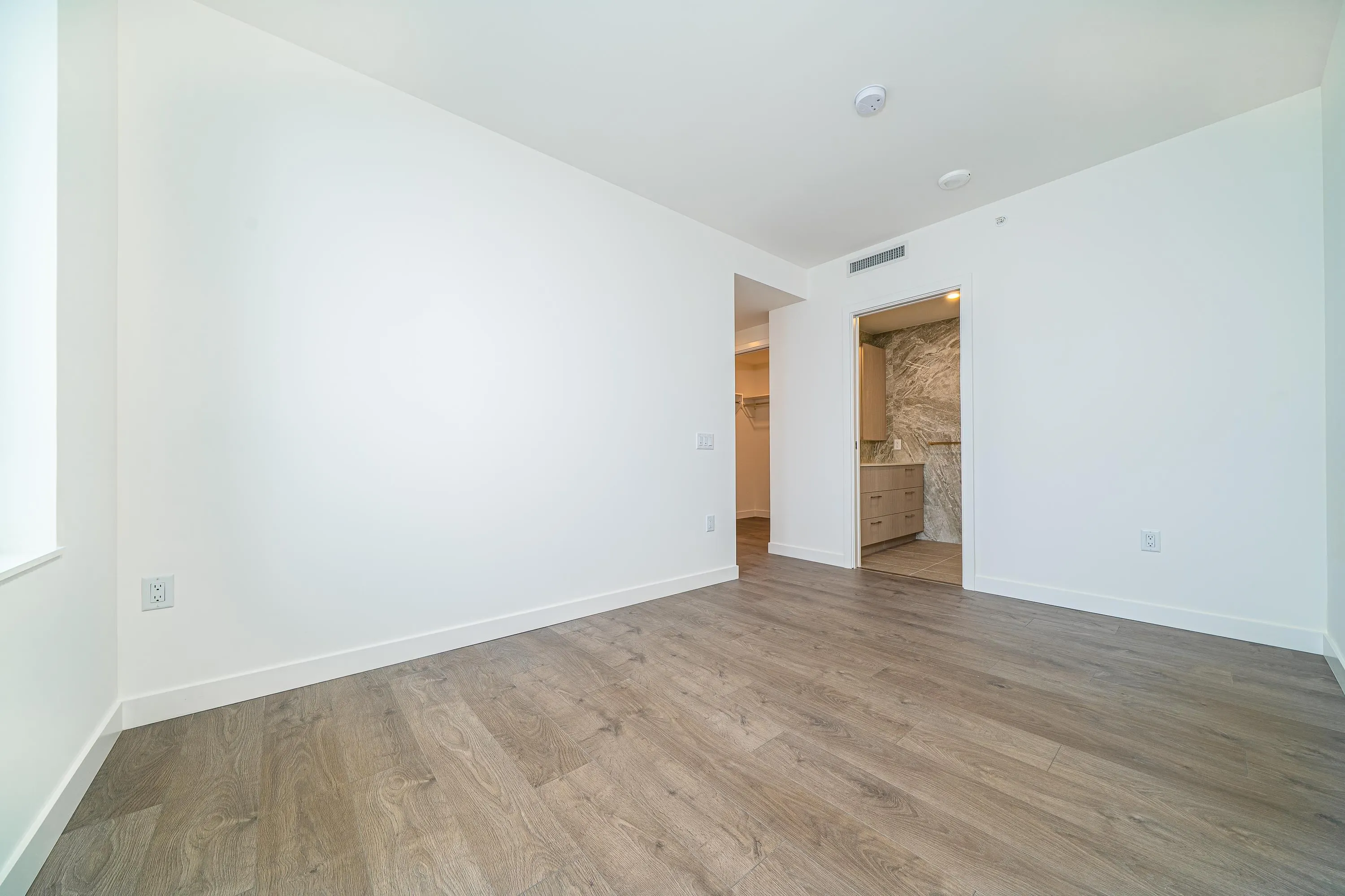 3506 6468 Willingdon Avenue