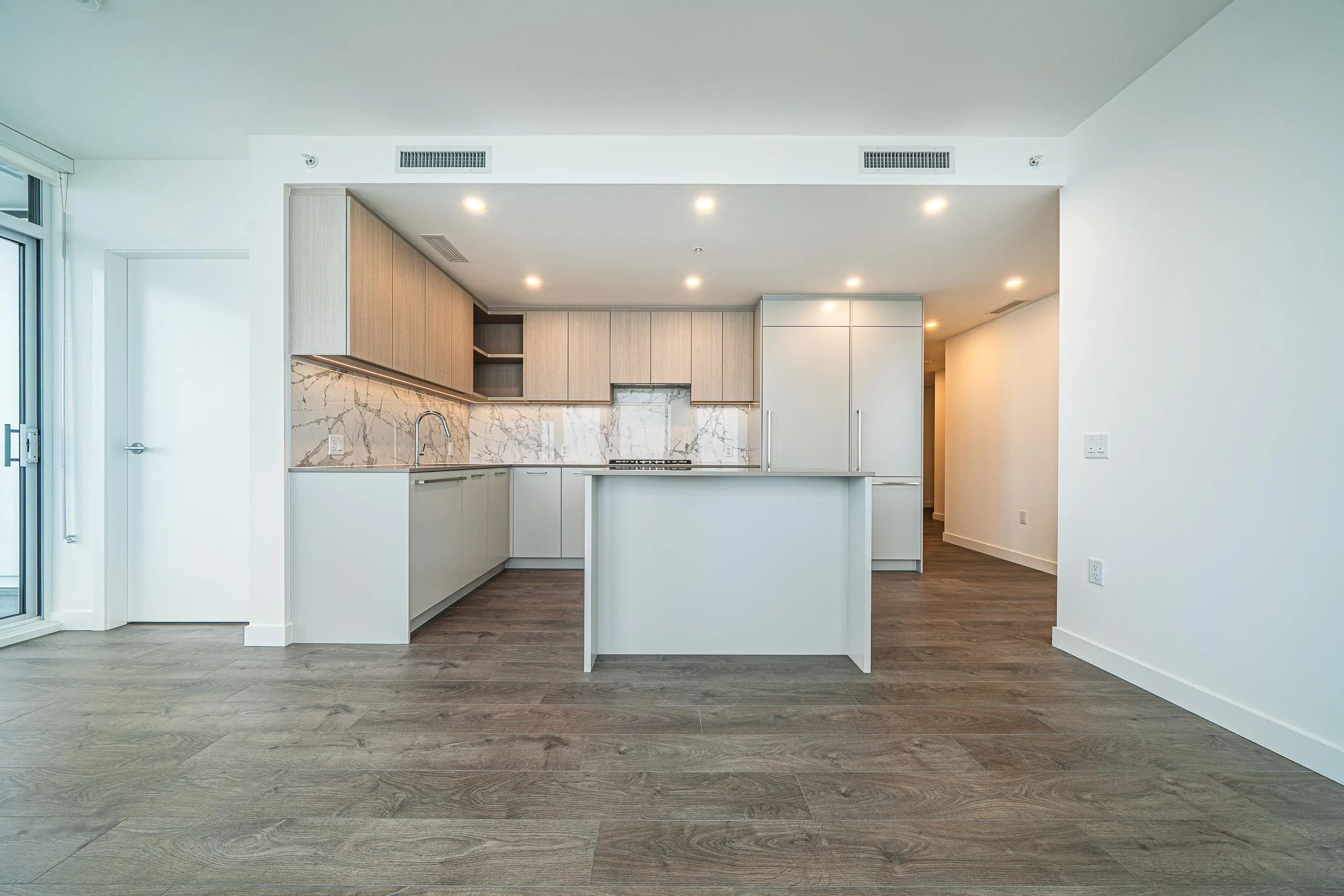 3506 6468 Willingdon Avenue