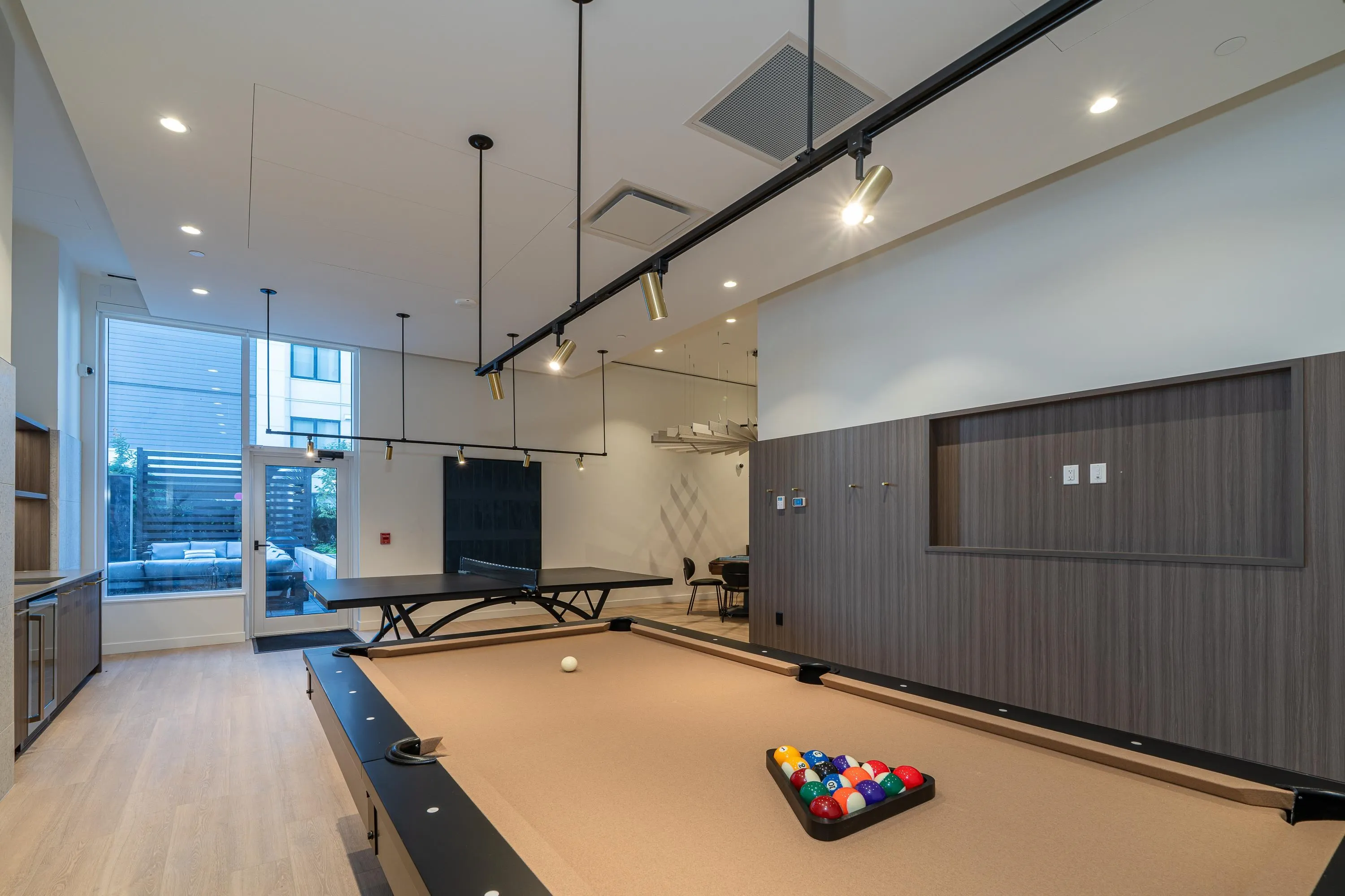 3506 6468 Willingdon Avenue