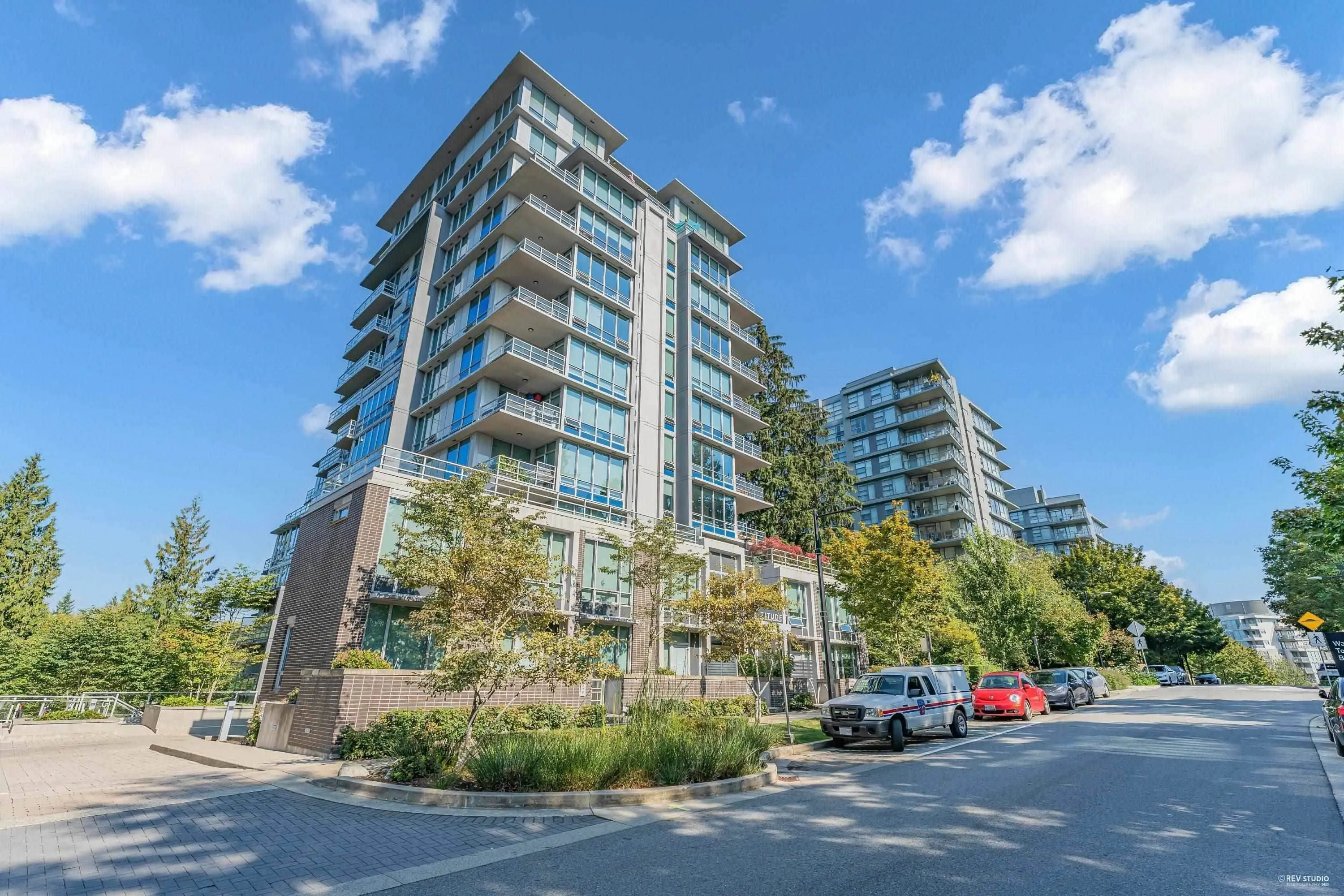 806 9080 University Crescent