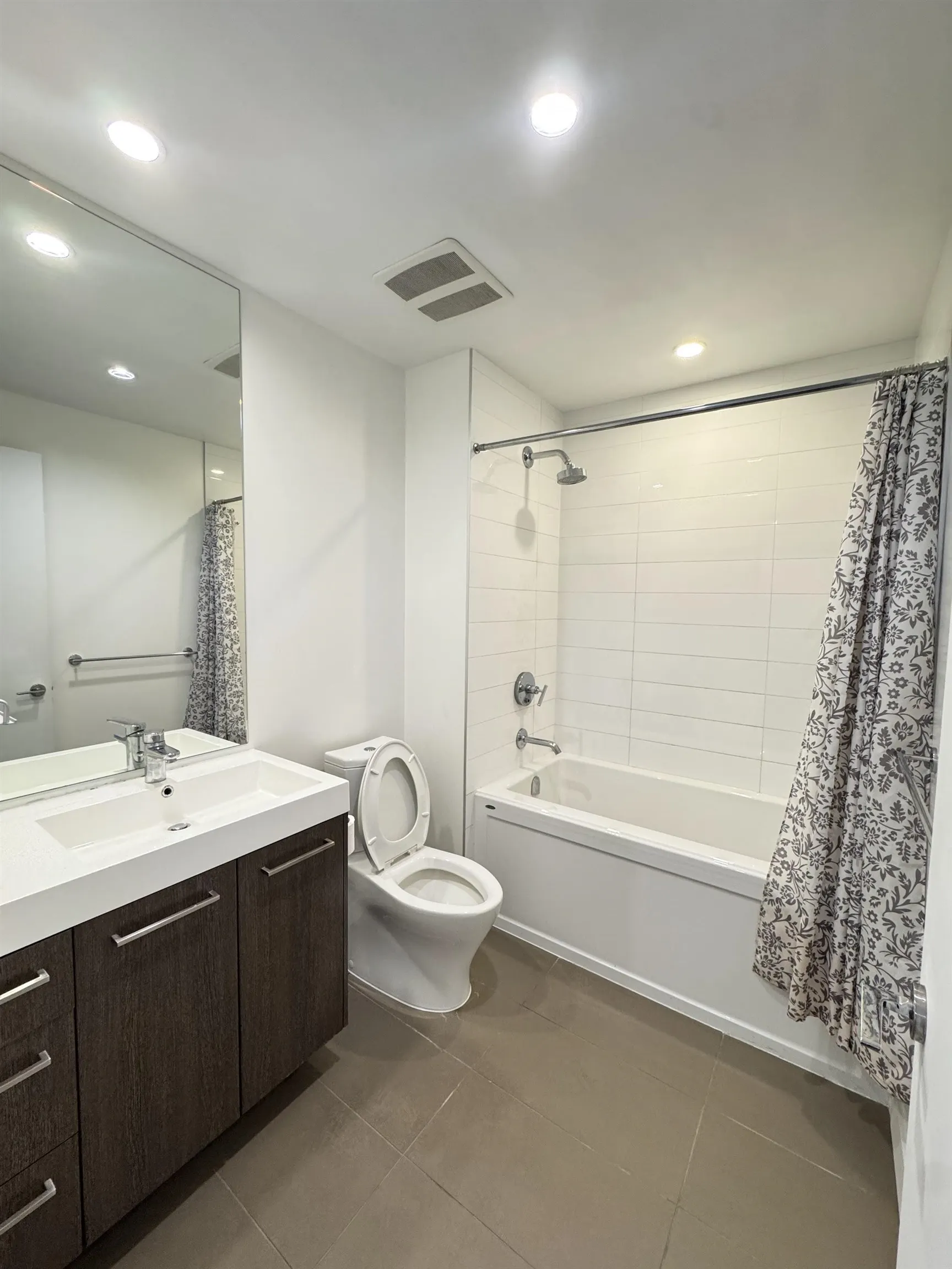 806 9080 University Crescent