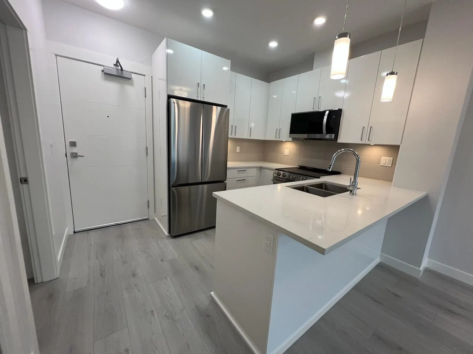 611 33886 Pine Street