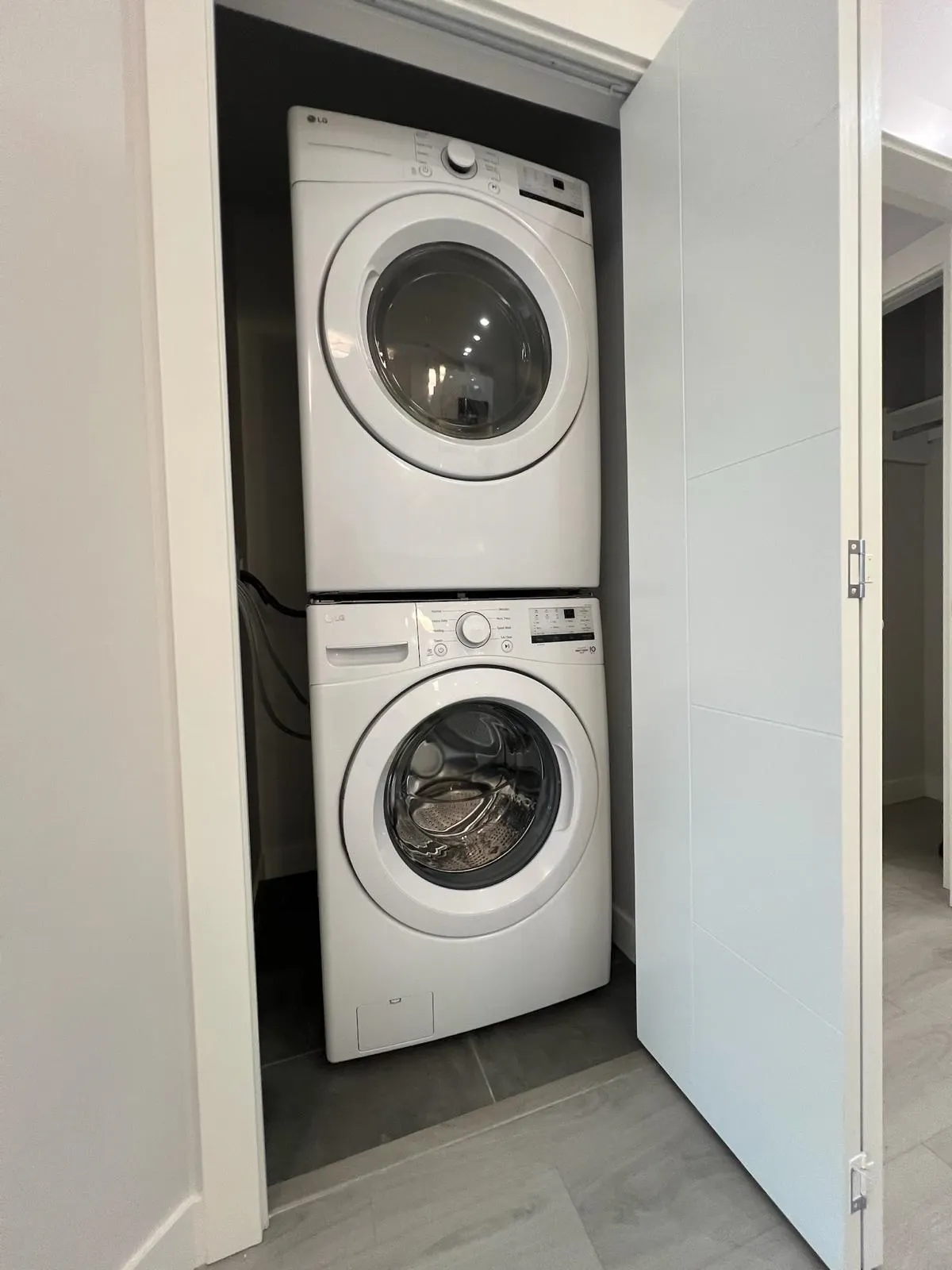 611 33886 Pine Street