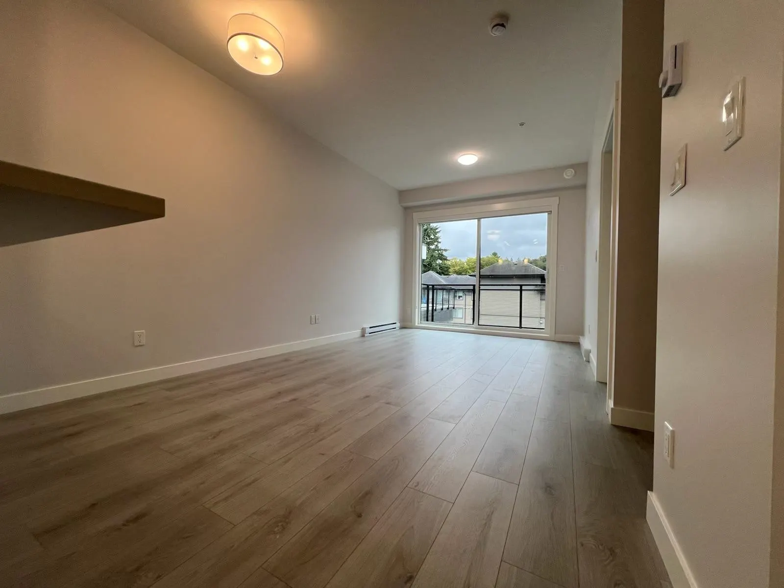 611 33886 Pine Street