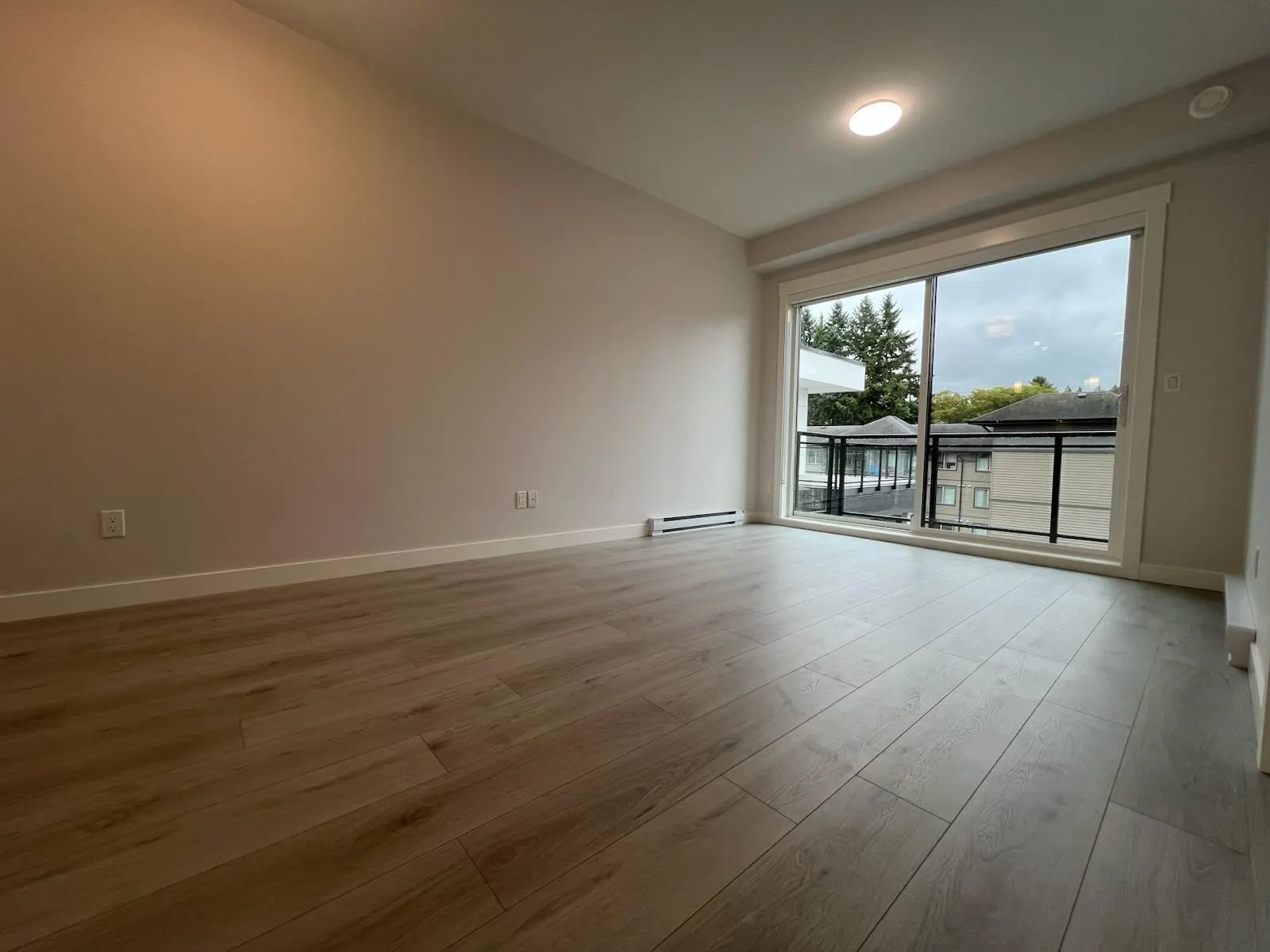 611 33886 Pine Street