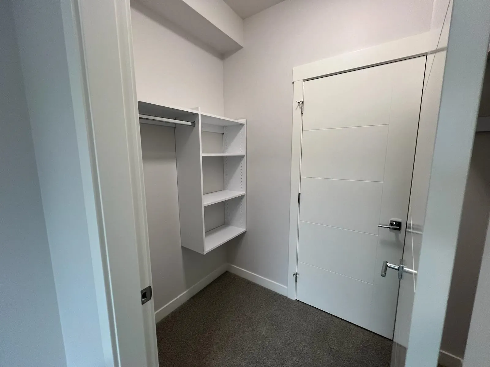 611 33886 Pine Street