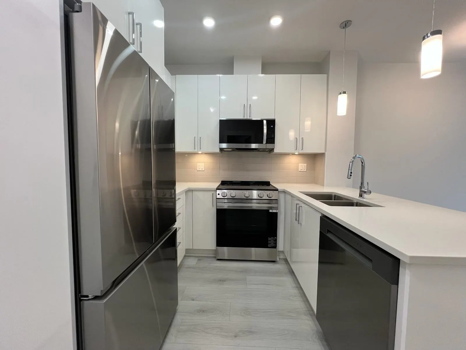 611 33886 Pine Street