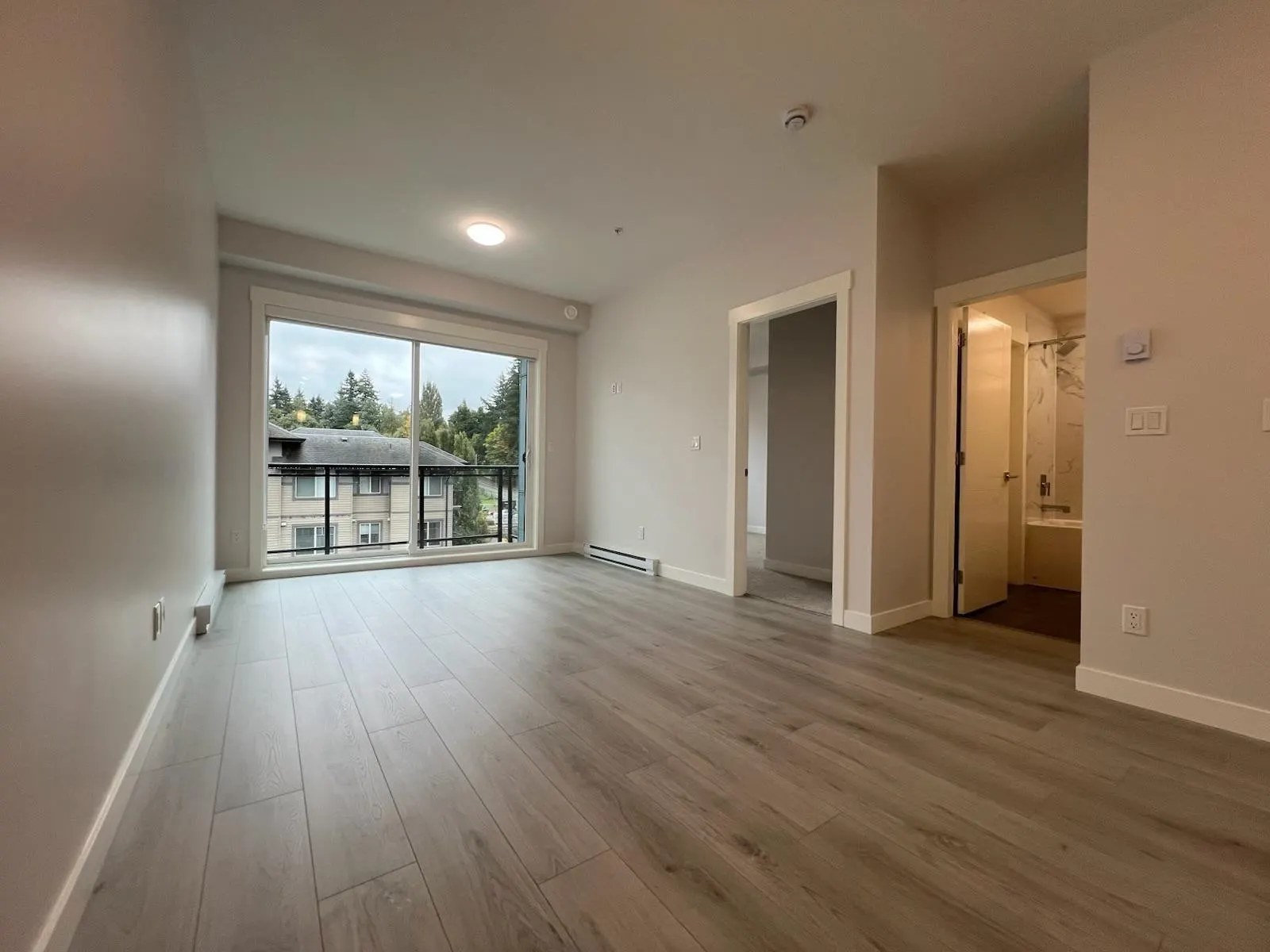 611 33886 Pine Street