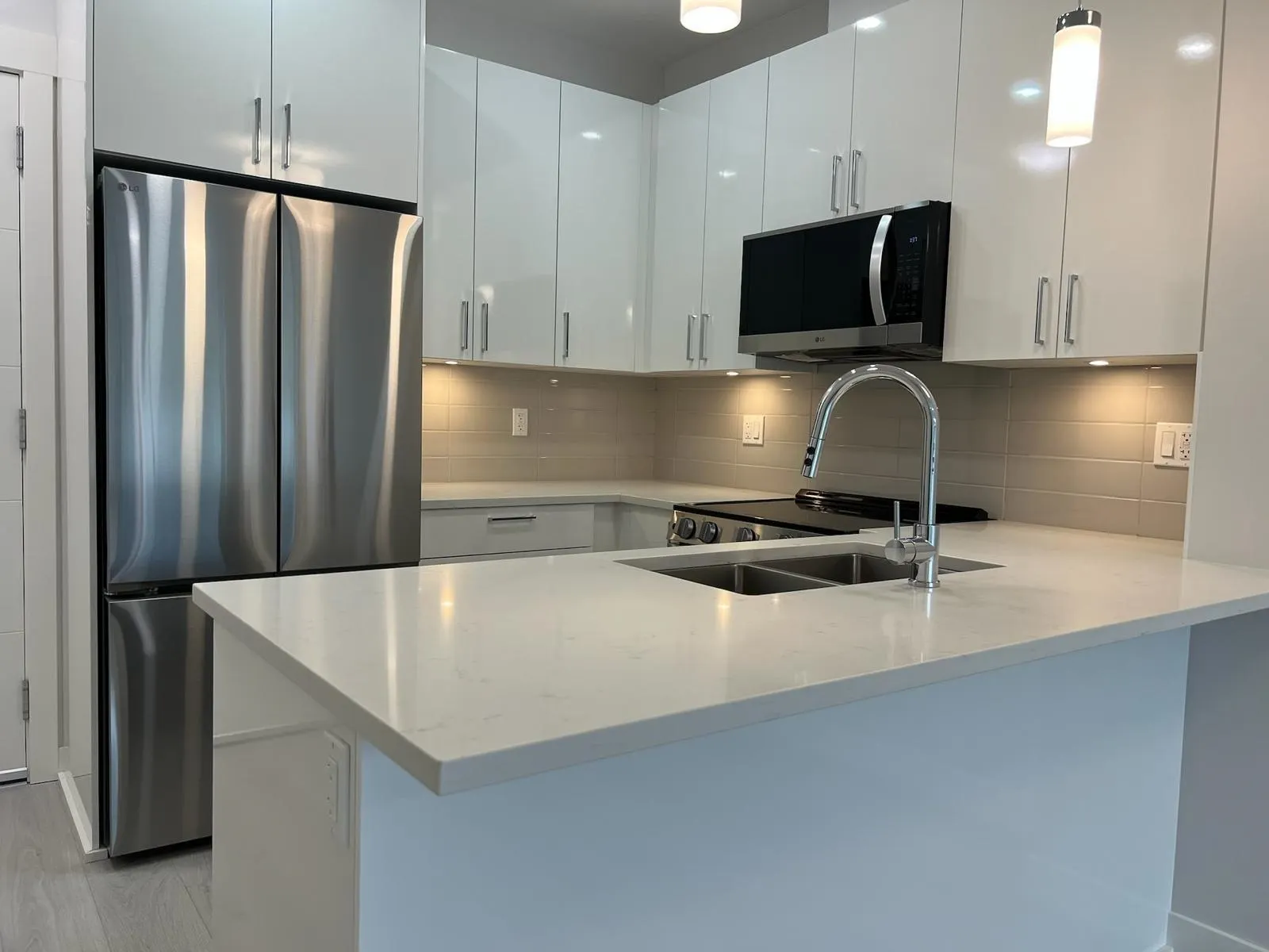 611 33886 Pine Street