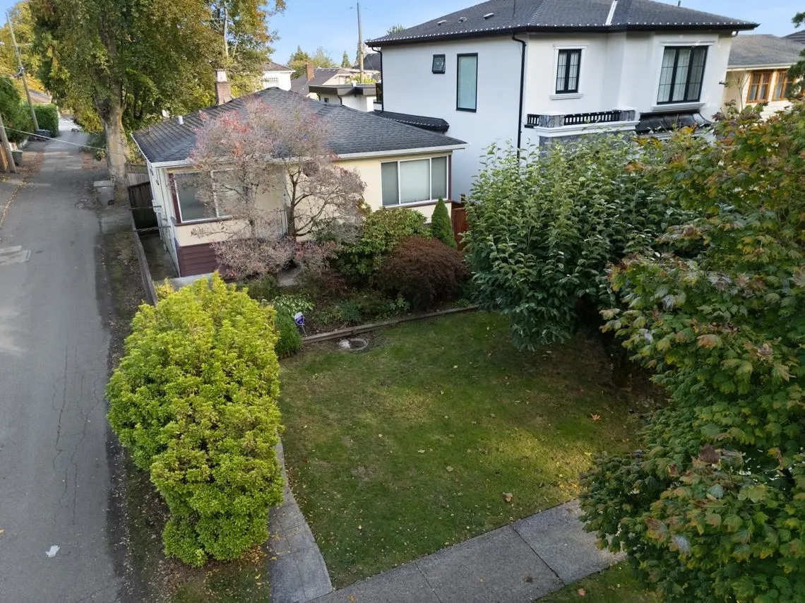 7526 Selkirk Street