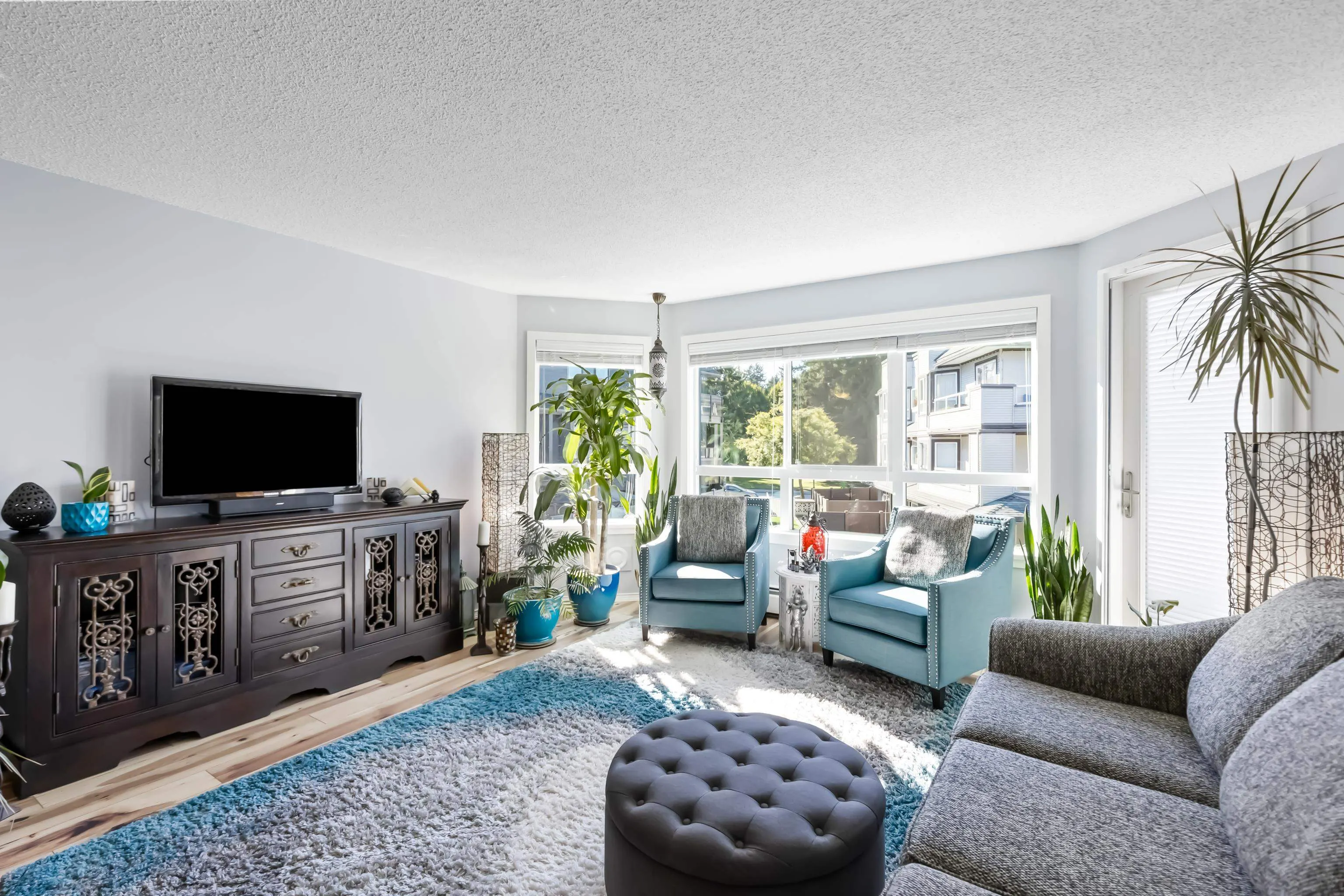203 1830 E Southmere Crescent