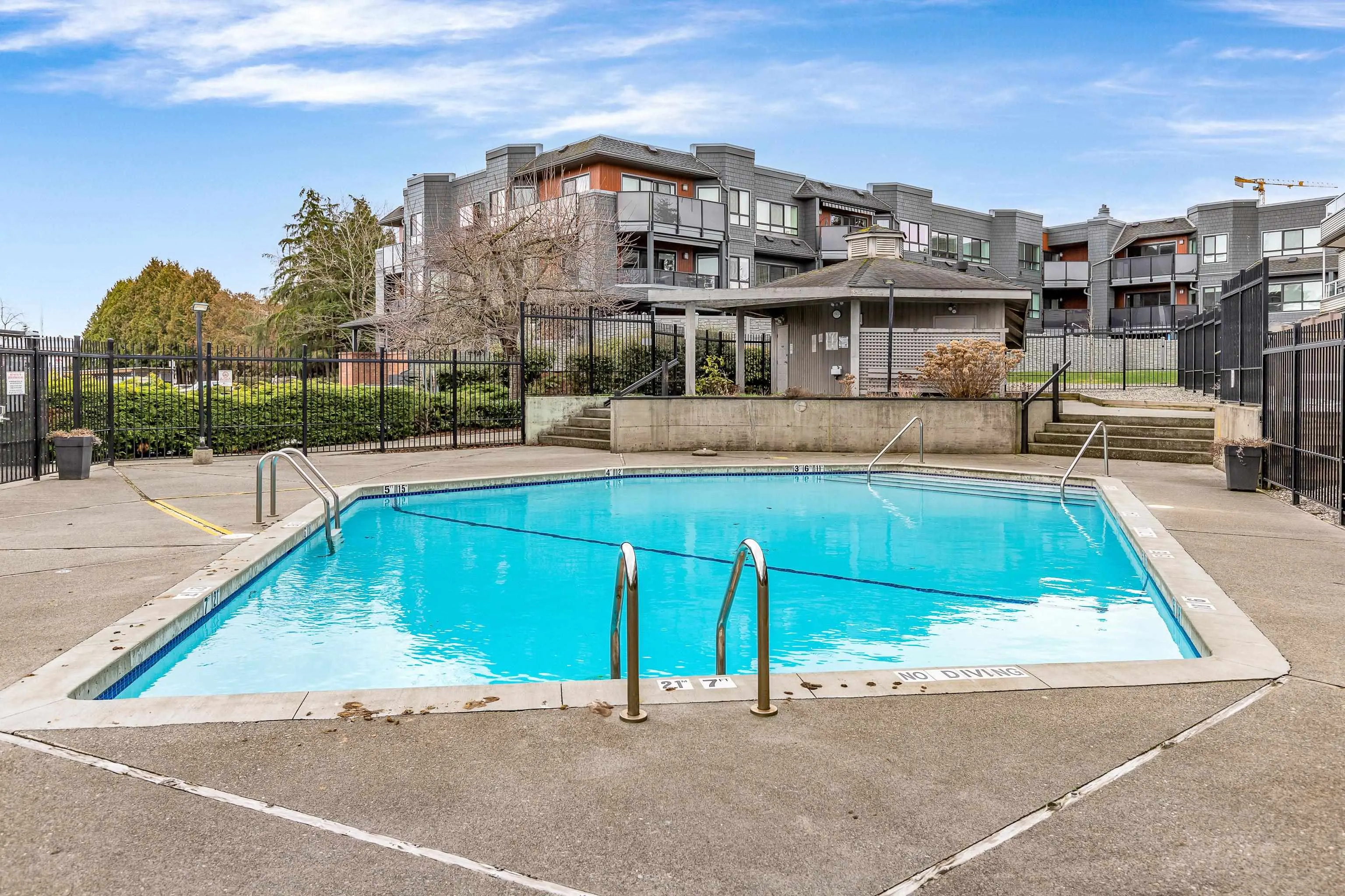 203 1830 E Southmere Crescent