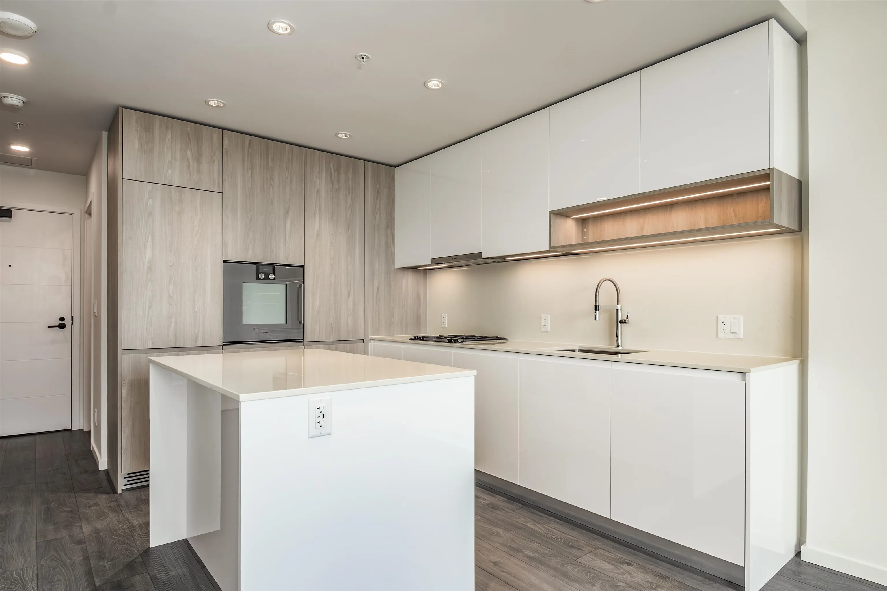 765 6600 Minoru Boulevard