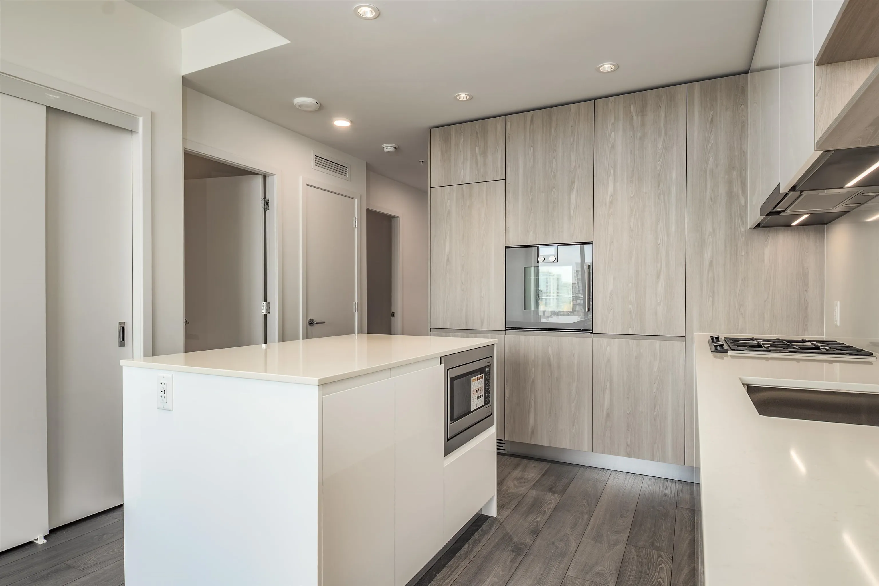 765 6600 Minoru Boulevard