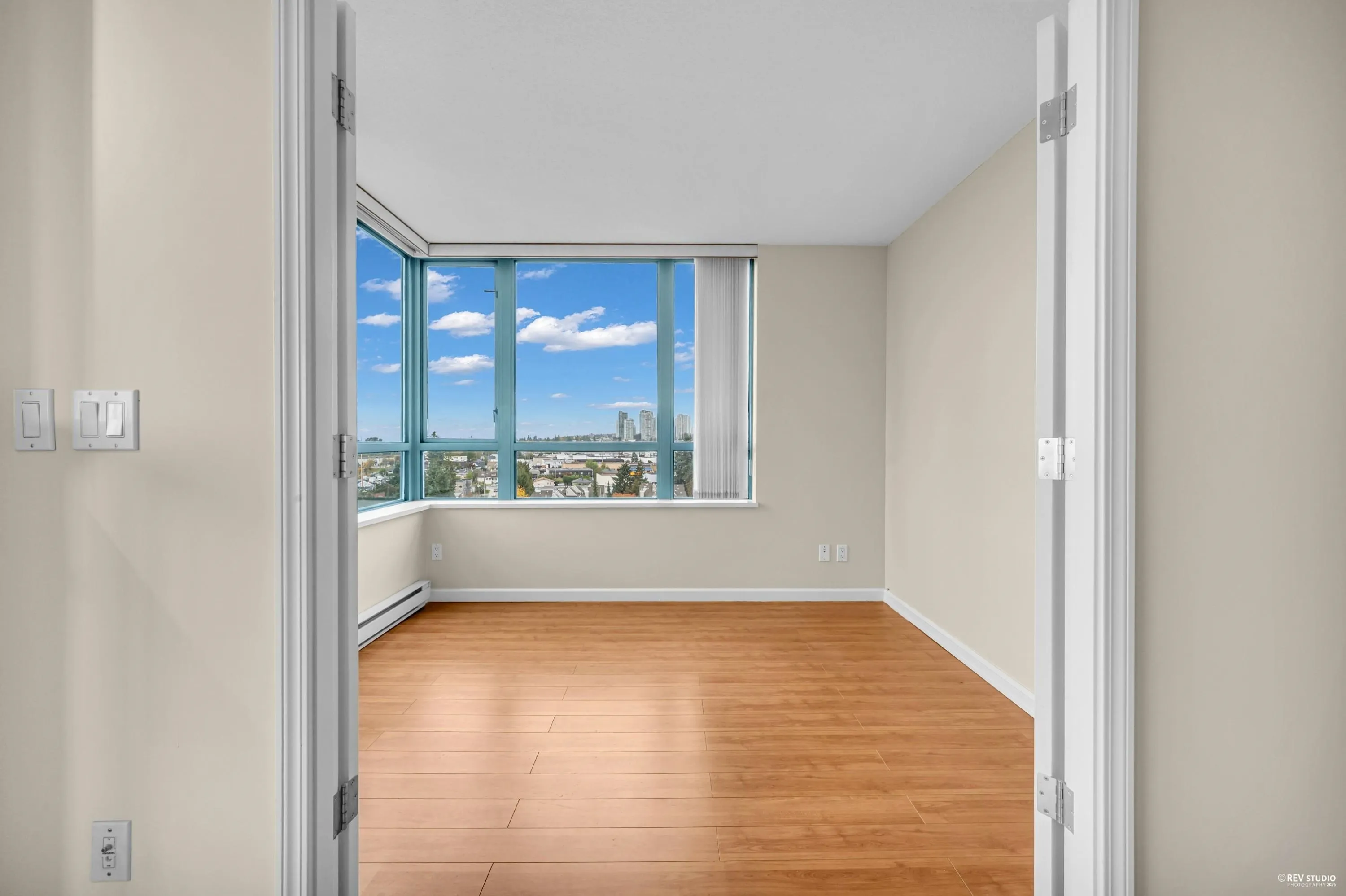 1104 6611 Southoaks Crescent