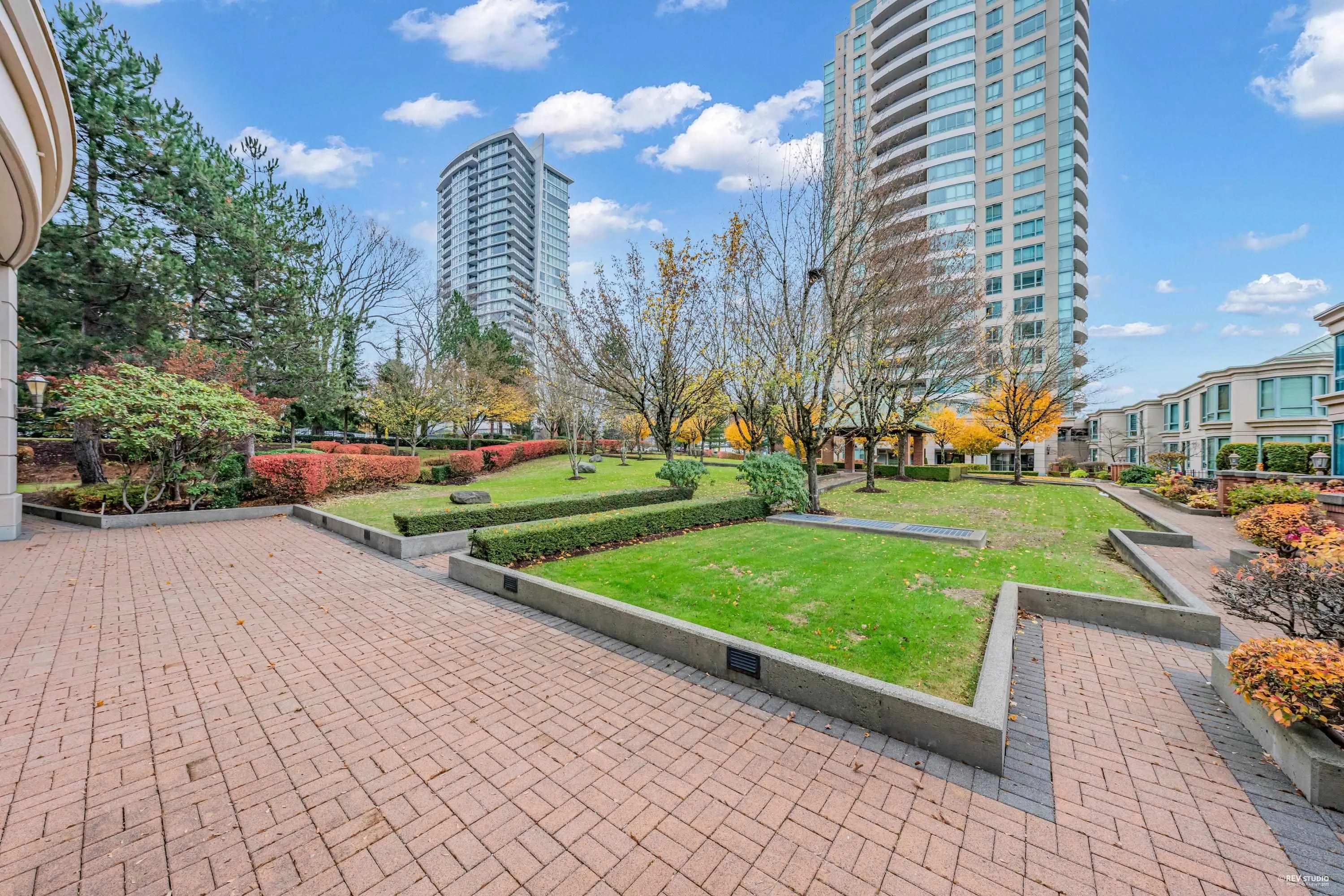 1104 6611 Southoaks Crescent