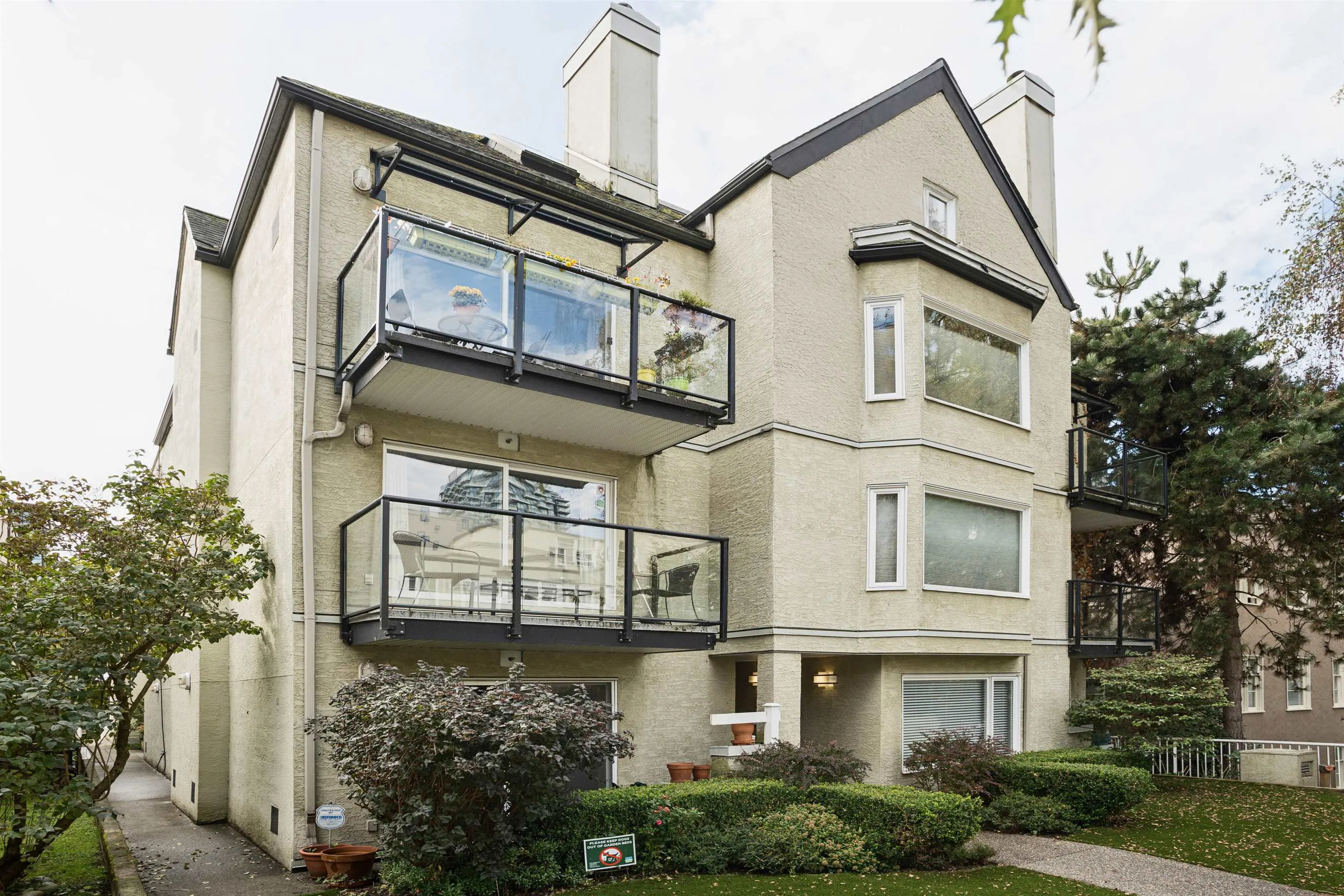 105 1554 Burnaby Street