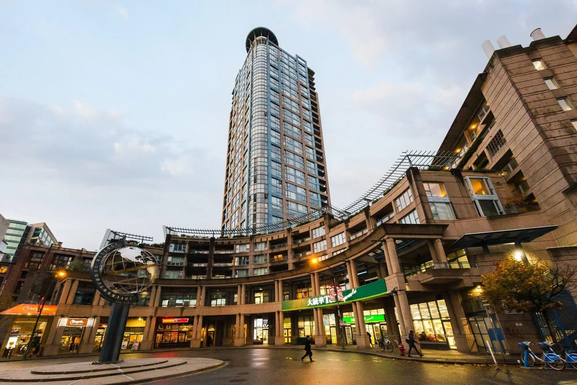 183 Keefer Place