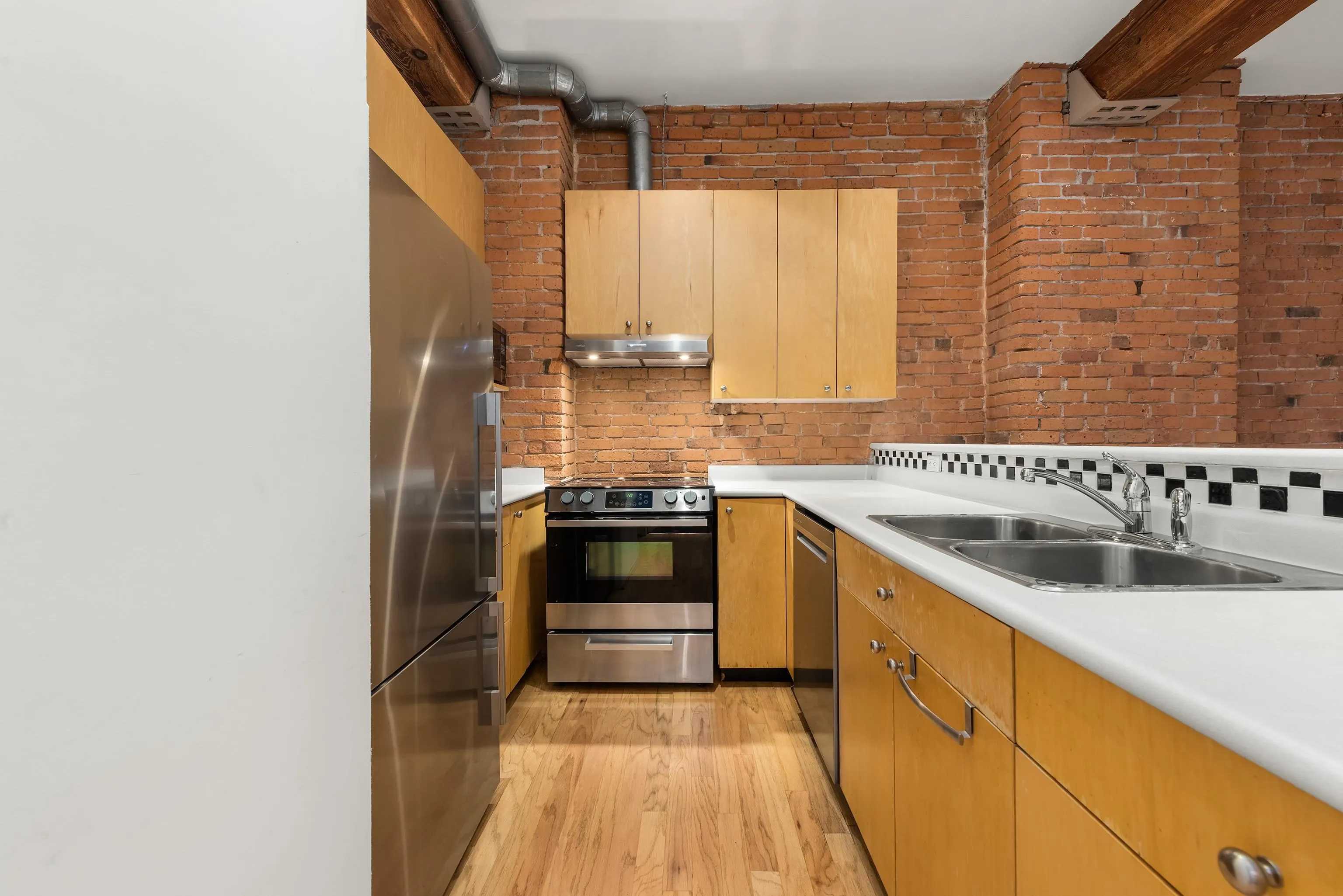 406 518 Beatty Street
