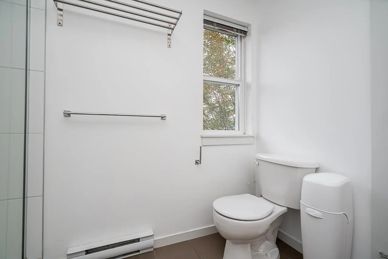 40 2418 Avon Place