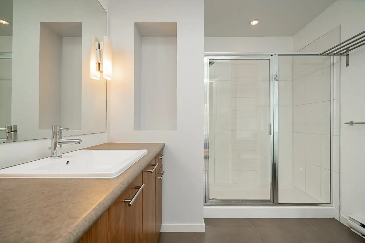 40 2418 Avon Place