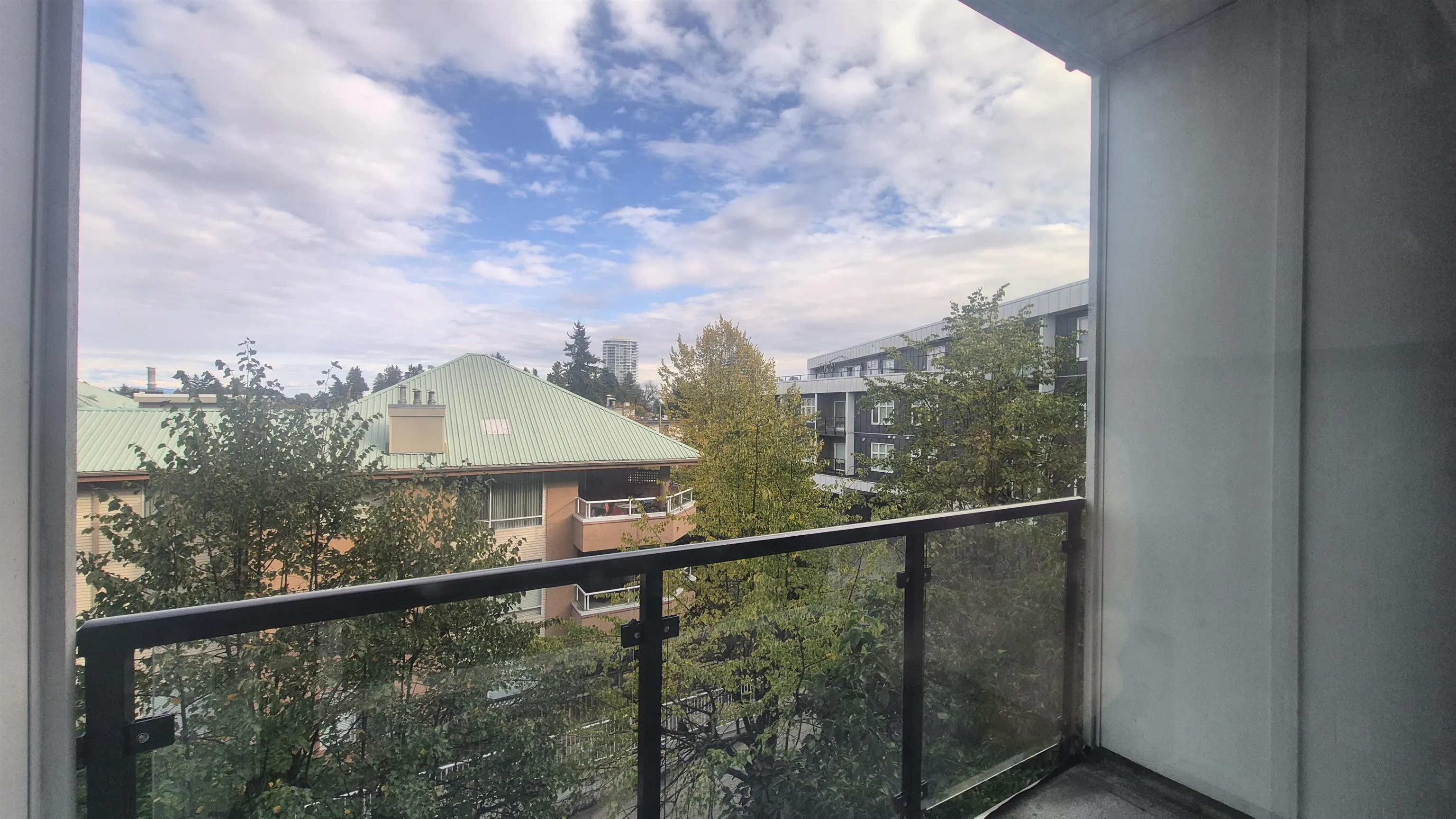 323 6283 Kingsway