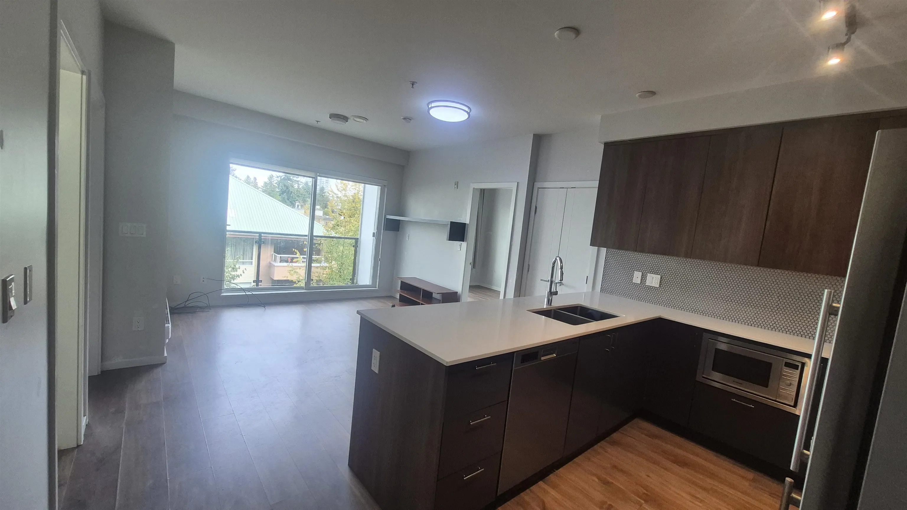 323 6283 Kingsway