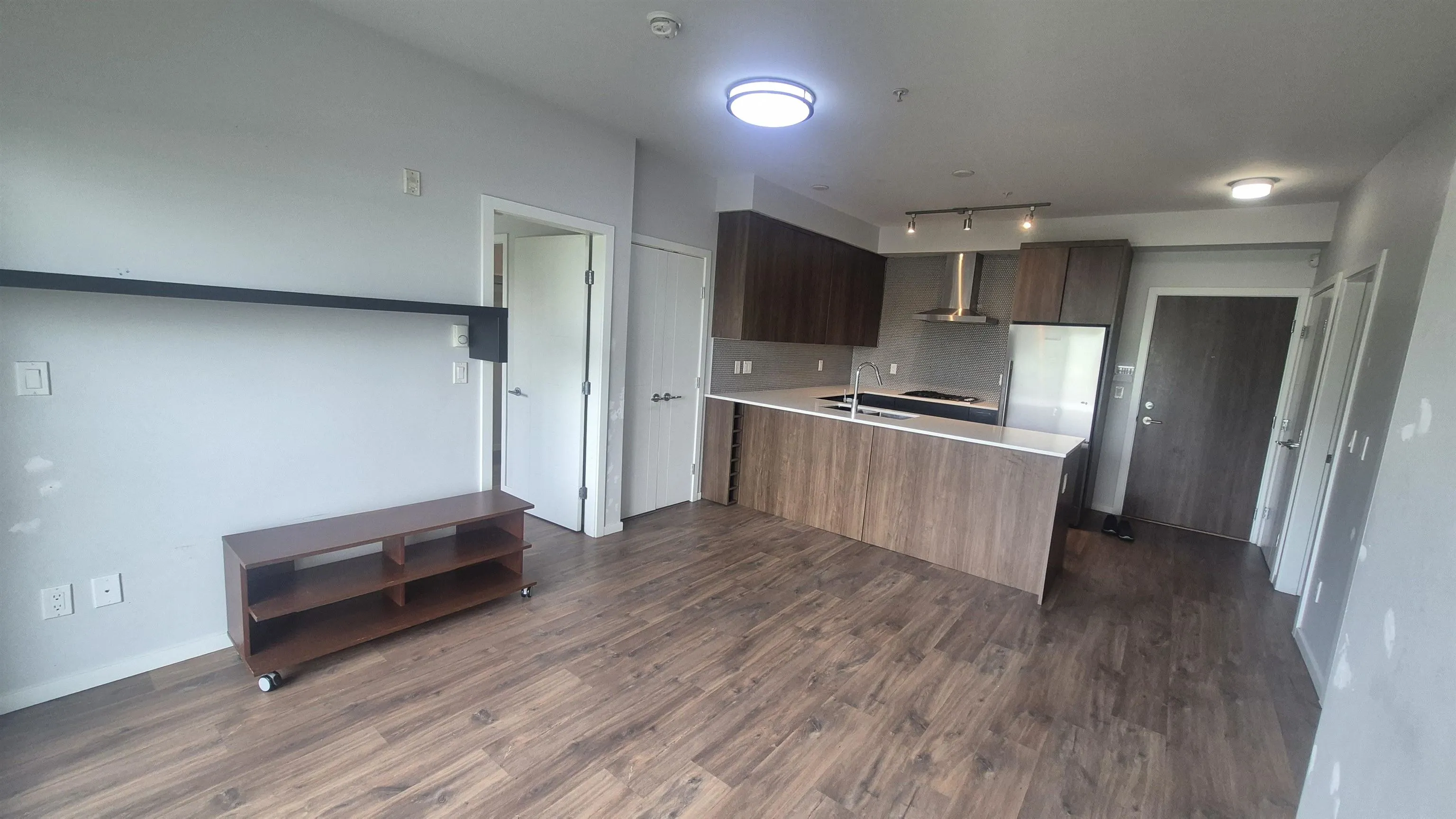 323 6283 Kingsway