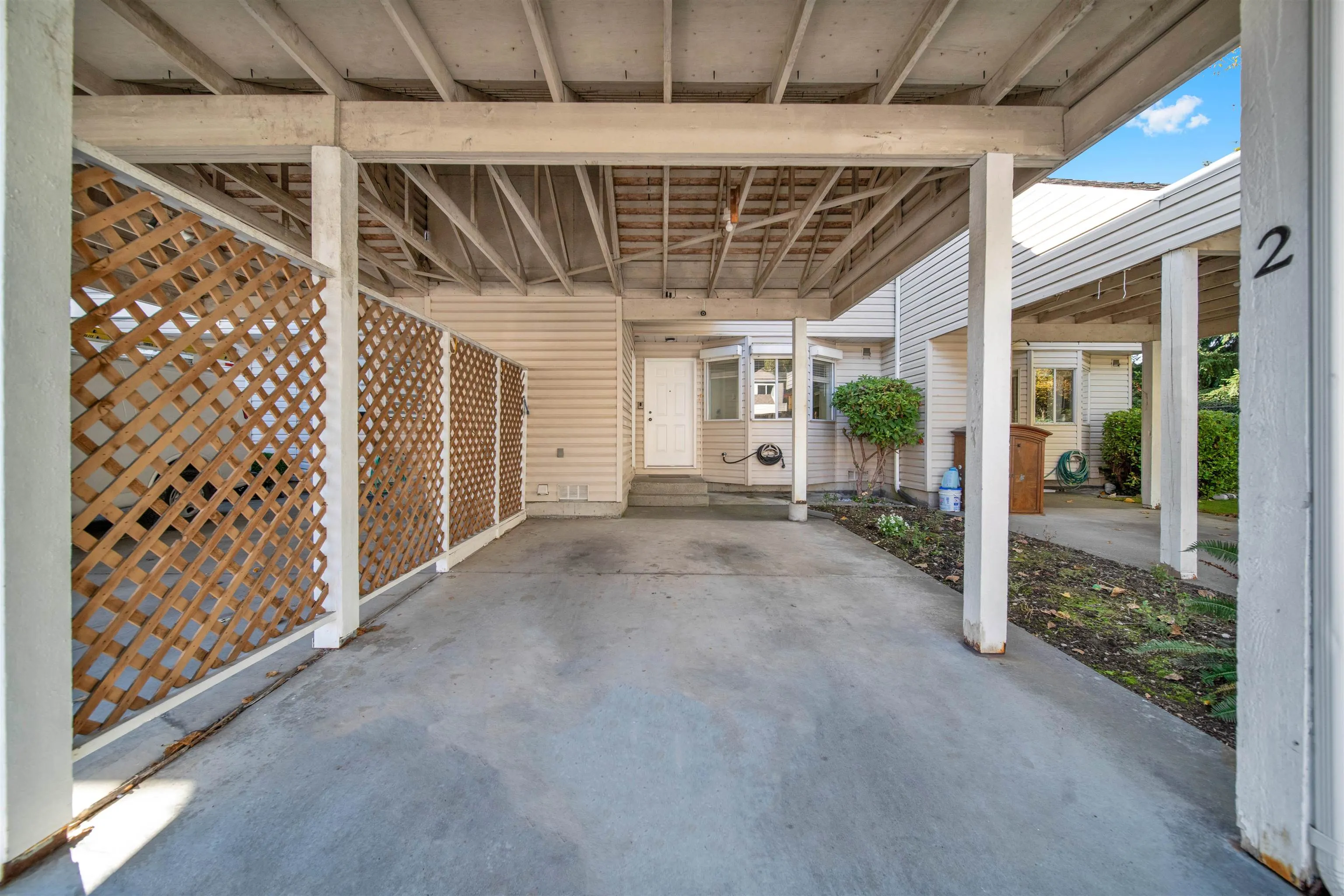 2 7560 138 Street