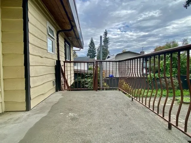 1036 Como Lake Avenue