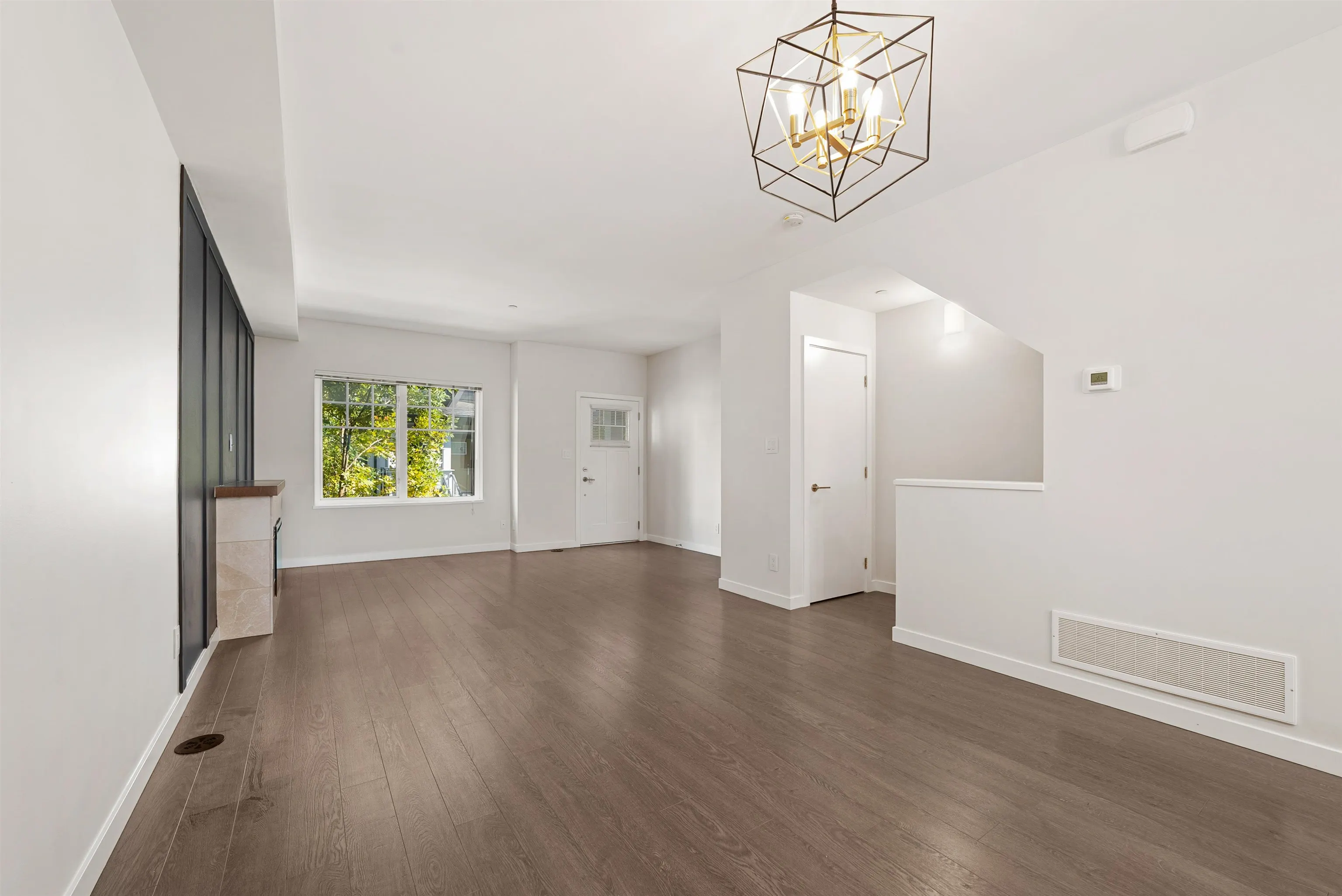 87 19451 Sutton Avenue