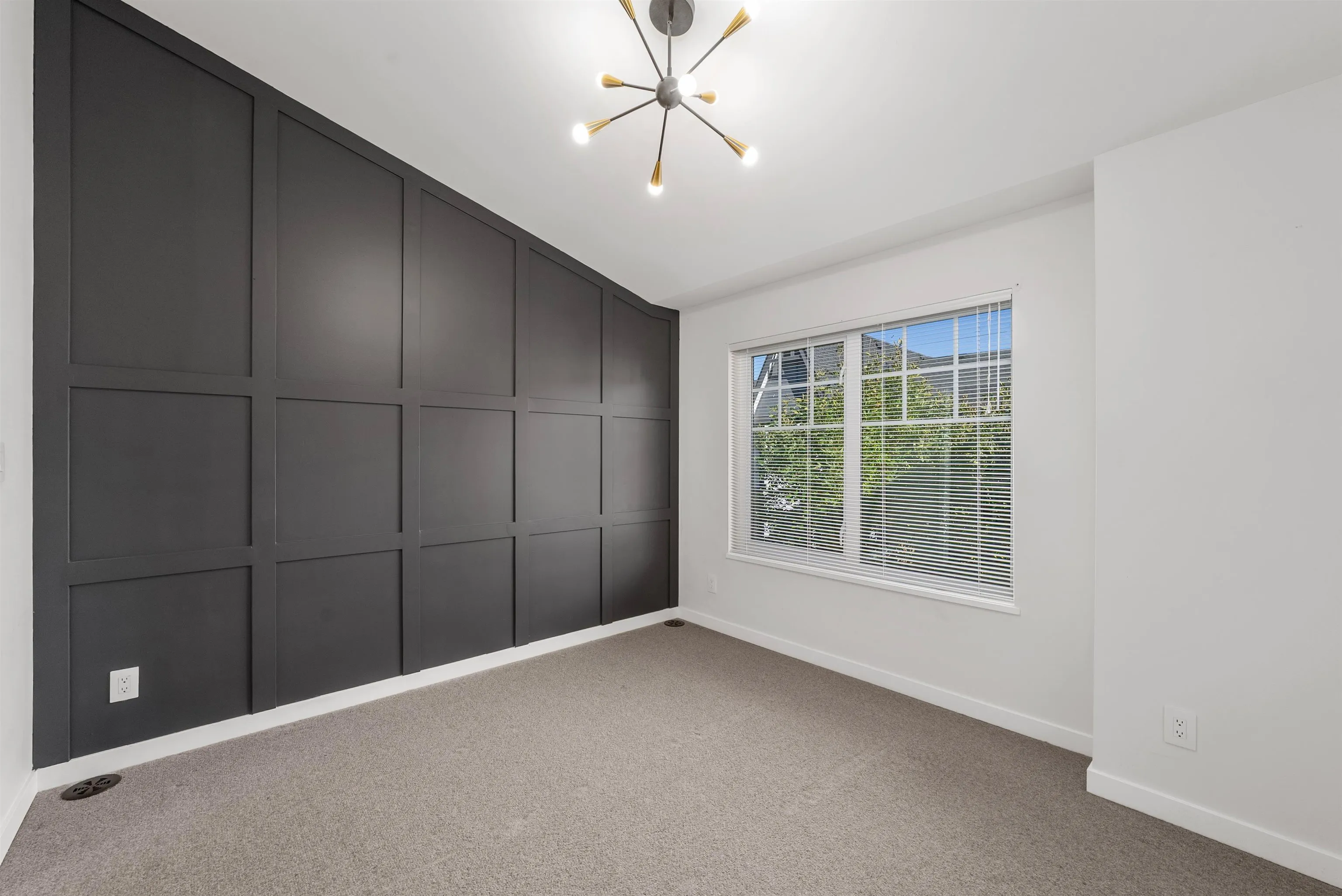 87 19451 Sutton Avenue