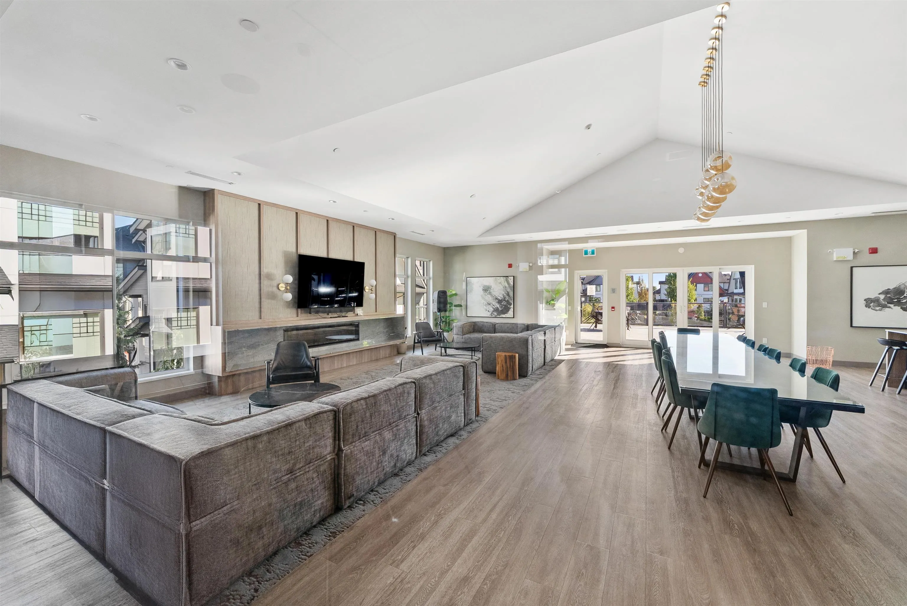 87 19451 Sutton Avenue