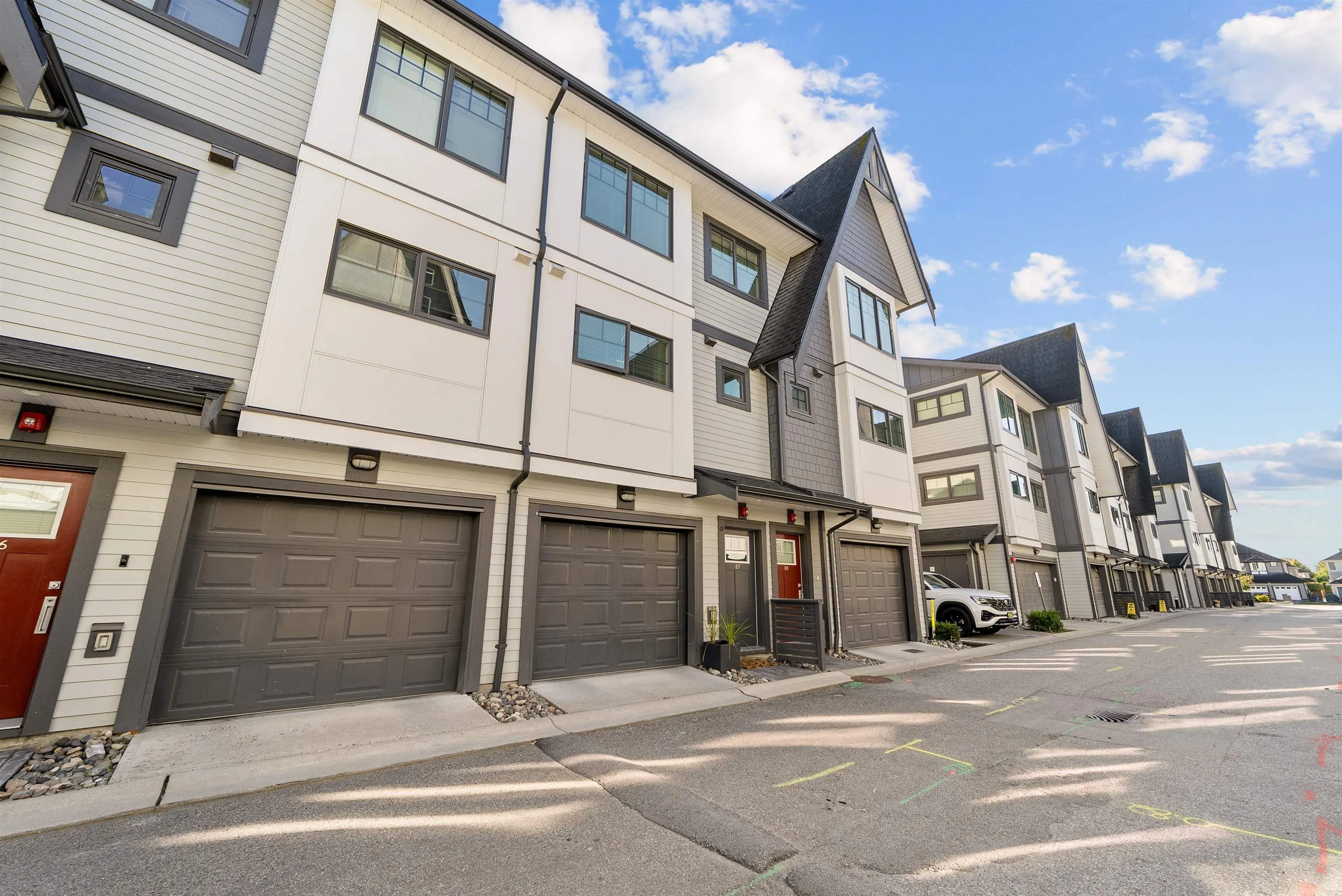 87 19451 Sutton Avenue