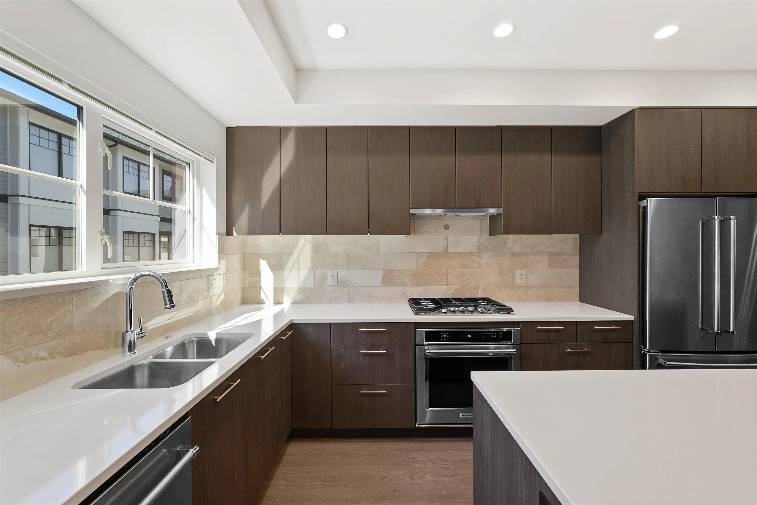 87 19451 Sutton Avenue