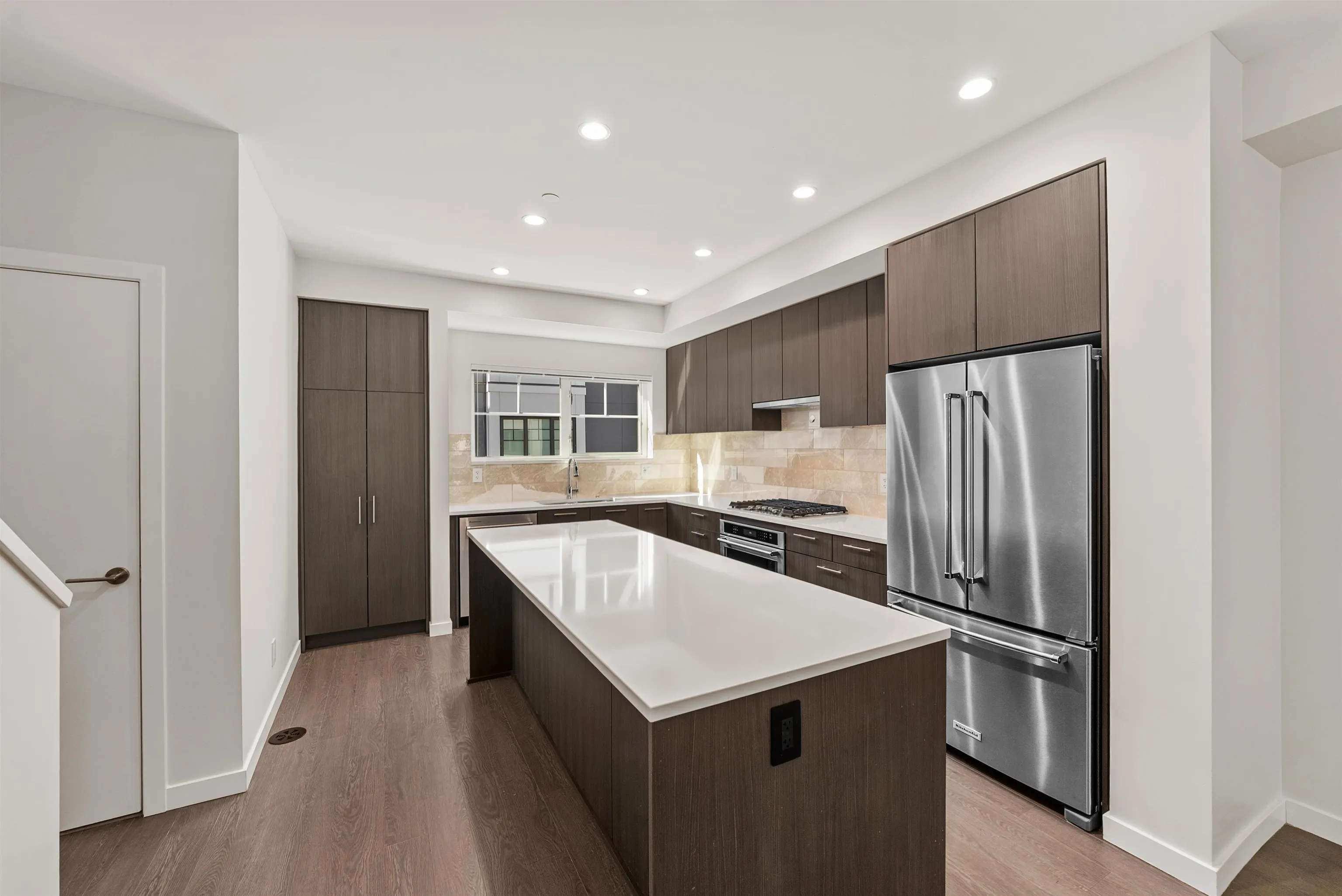 87 19451 Sutton Avenue