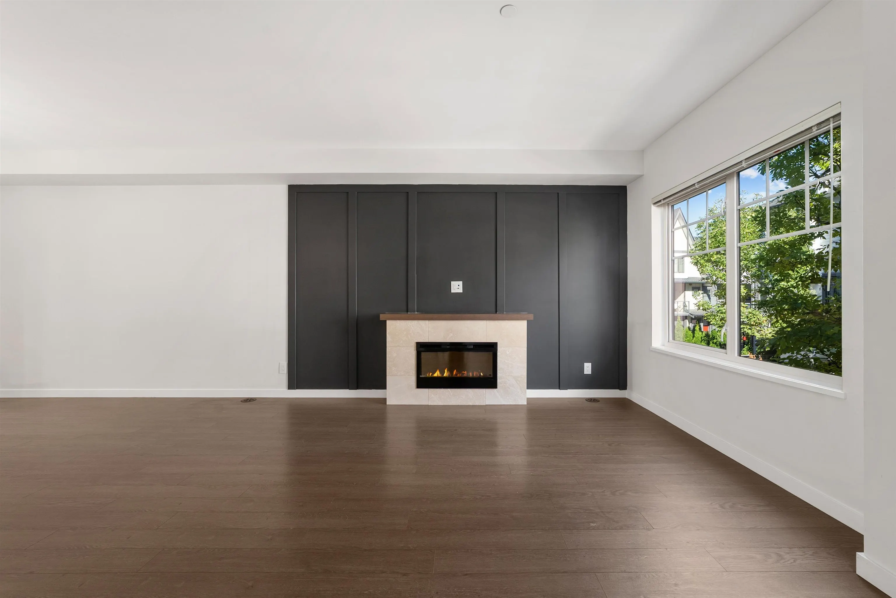 87 19451 Sutton Avenue