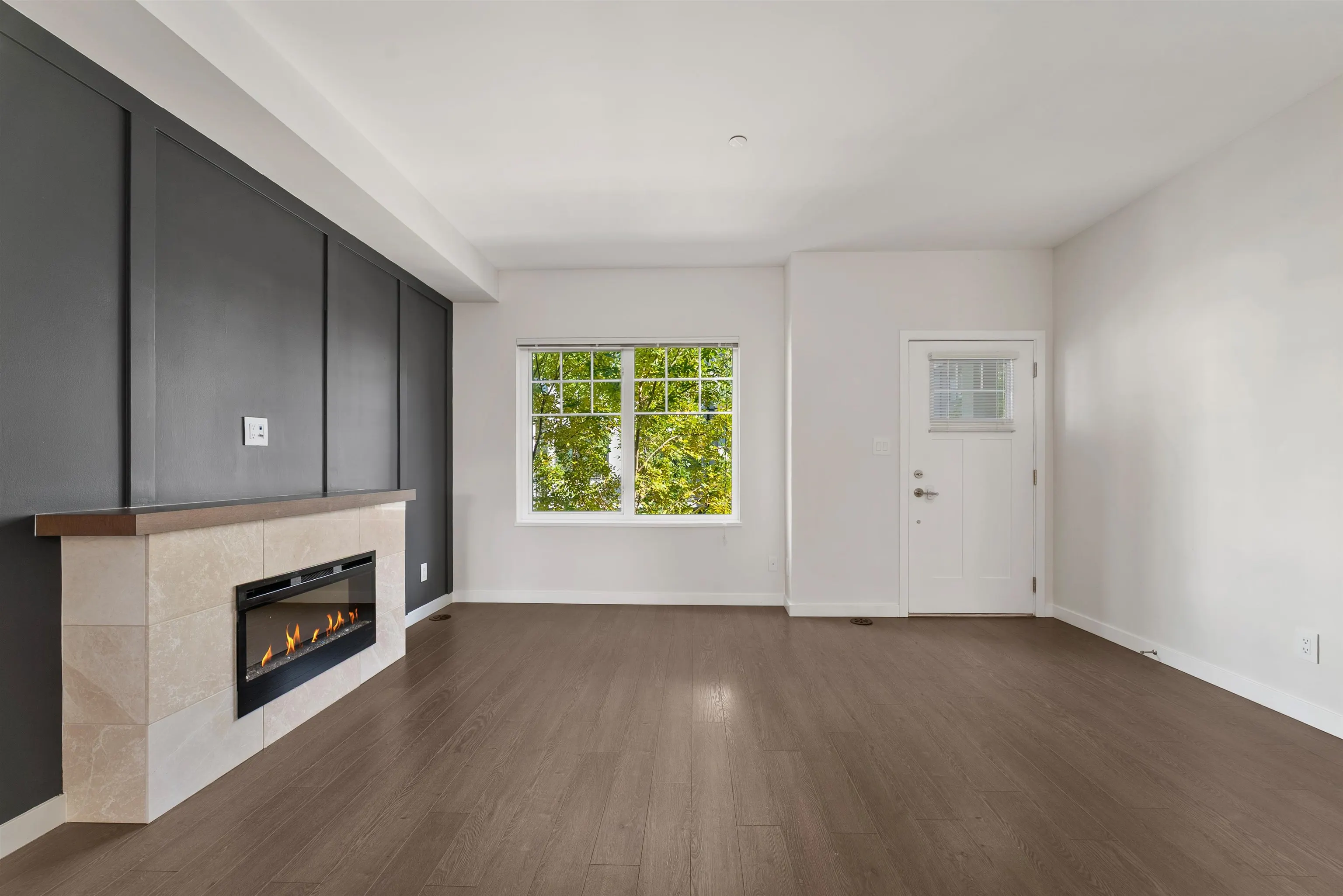 87 19451 Sutton Avenue