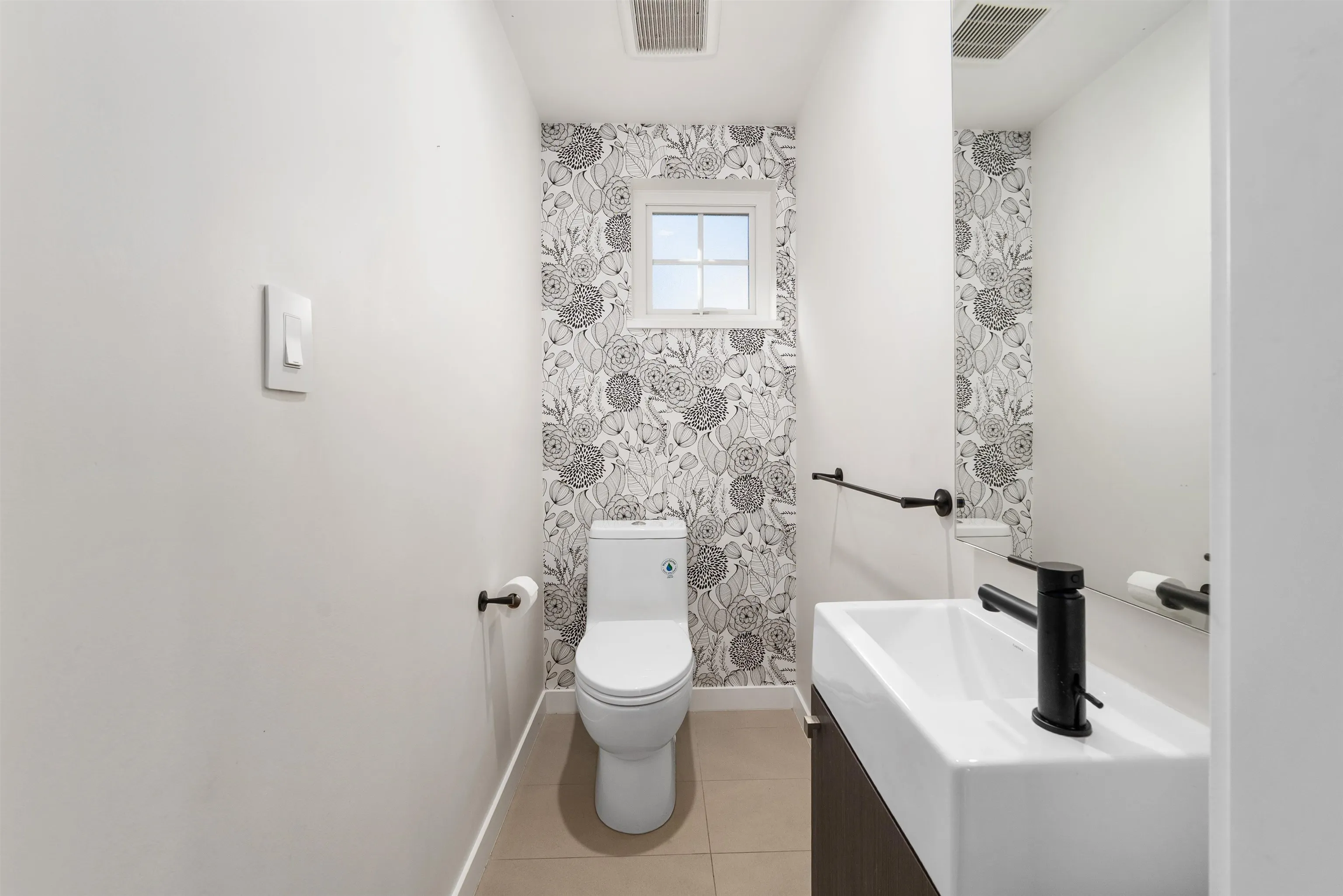 87 19451 Sutton Avenue