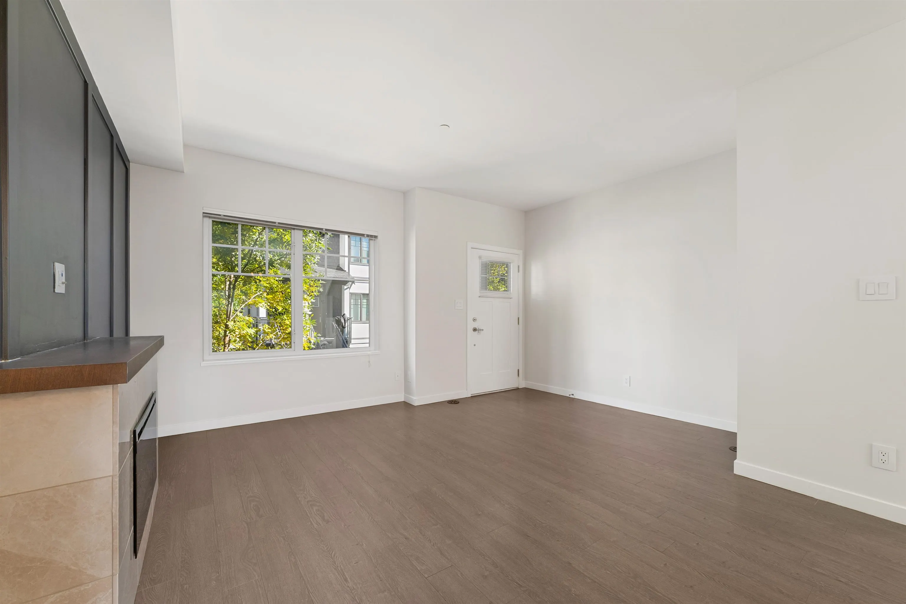 87 19451 Sutton Avenue