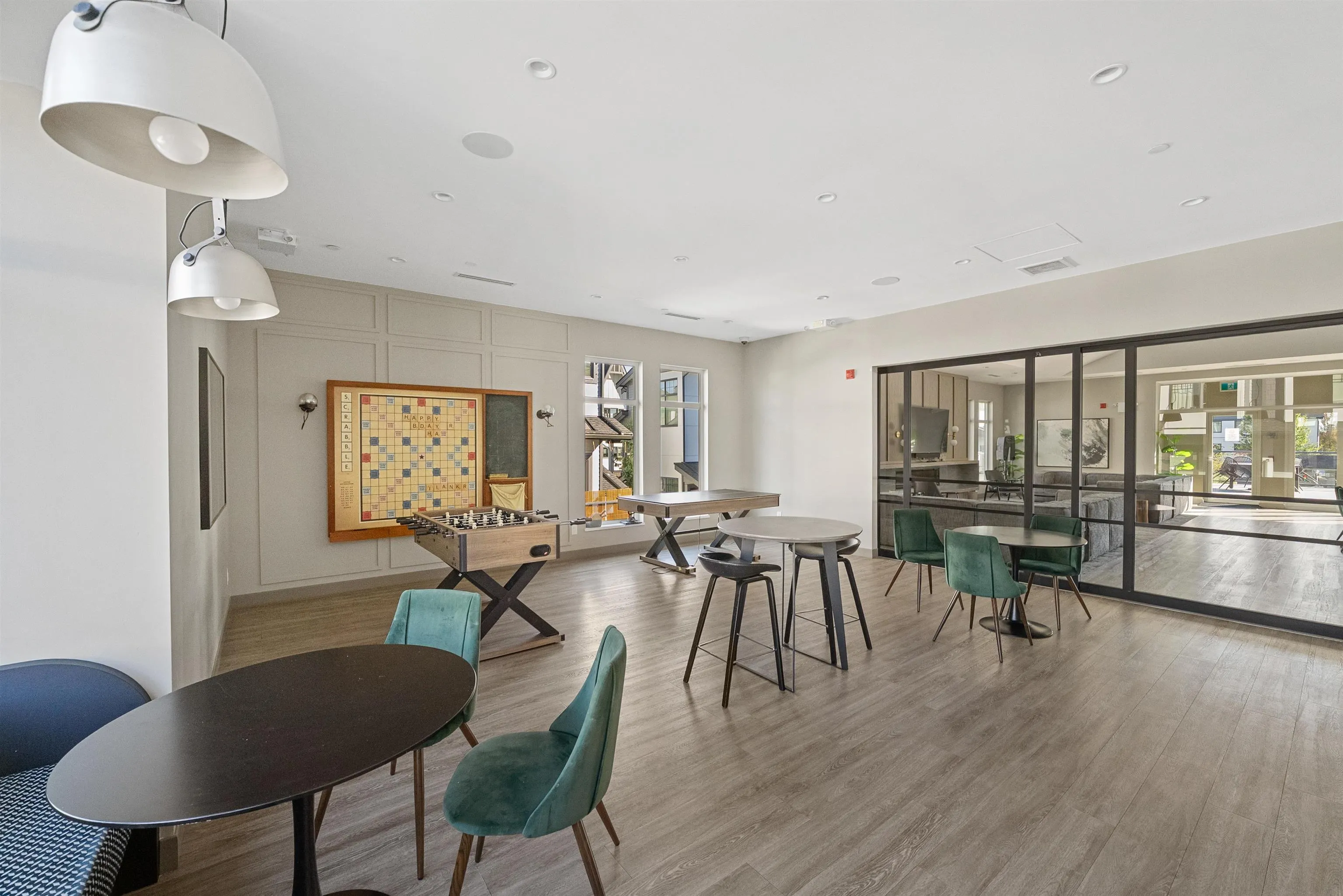 87 19451 Sutton Avenue