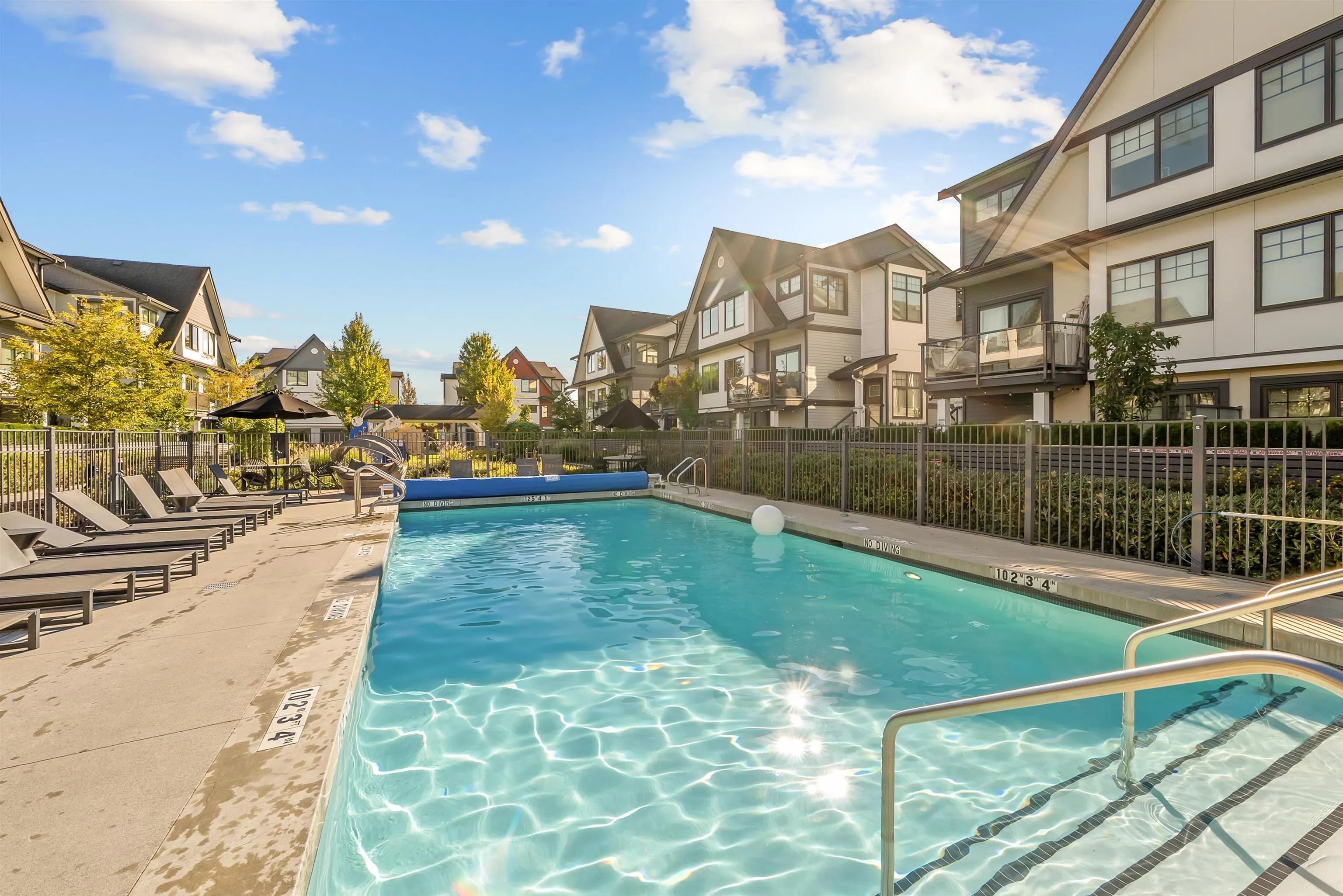 87 19451 Sutton Avenue