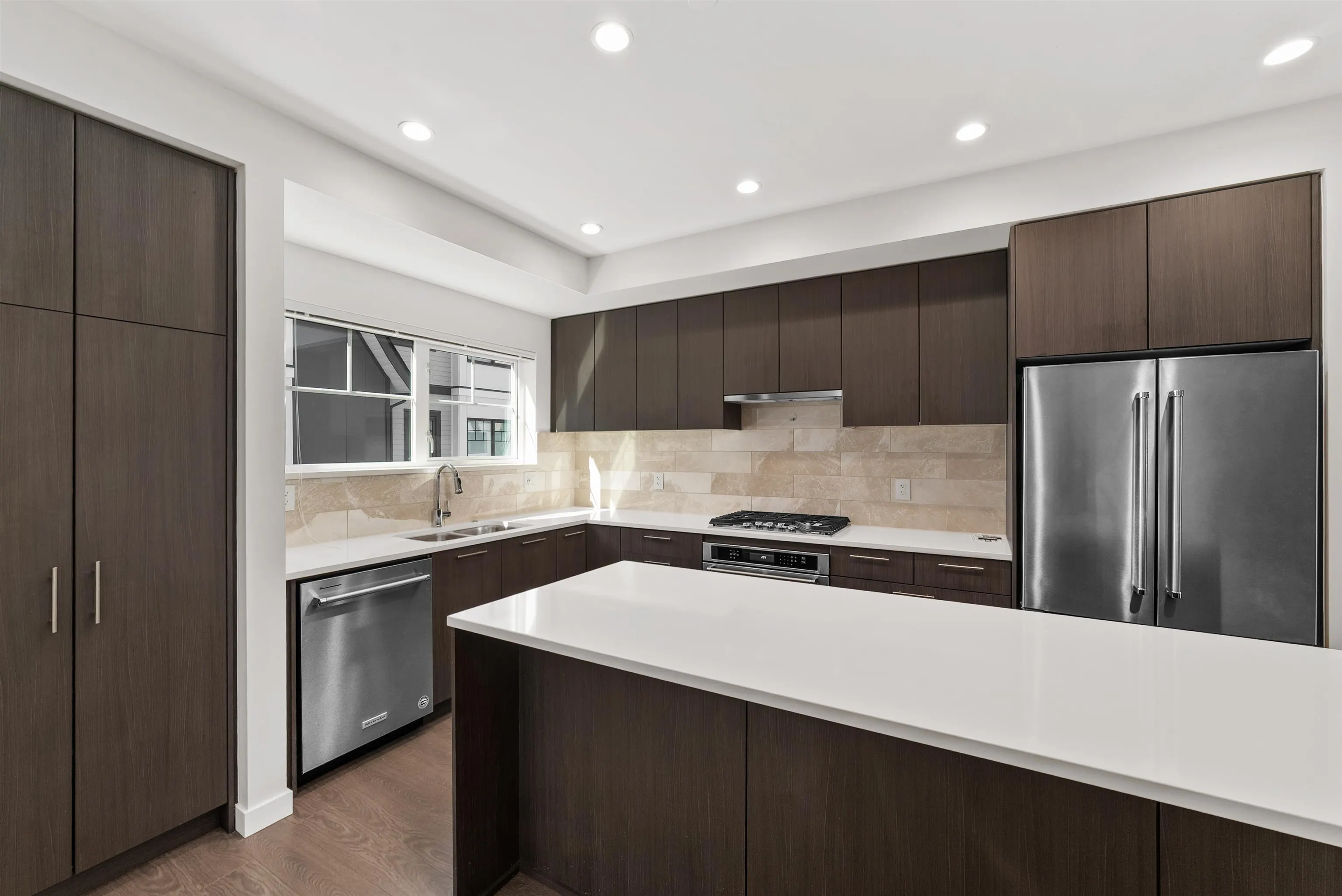 87 19451 Sutton Avenue