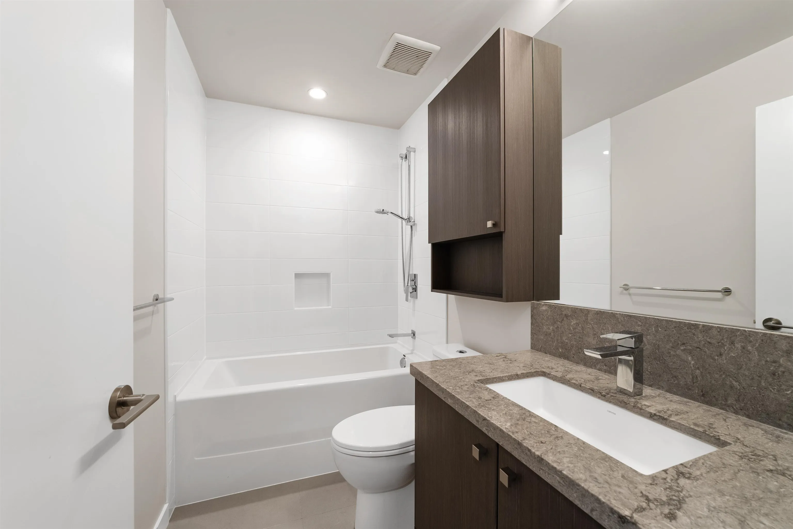 87 19451 Sutton Avenue